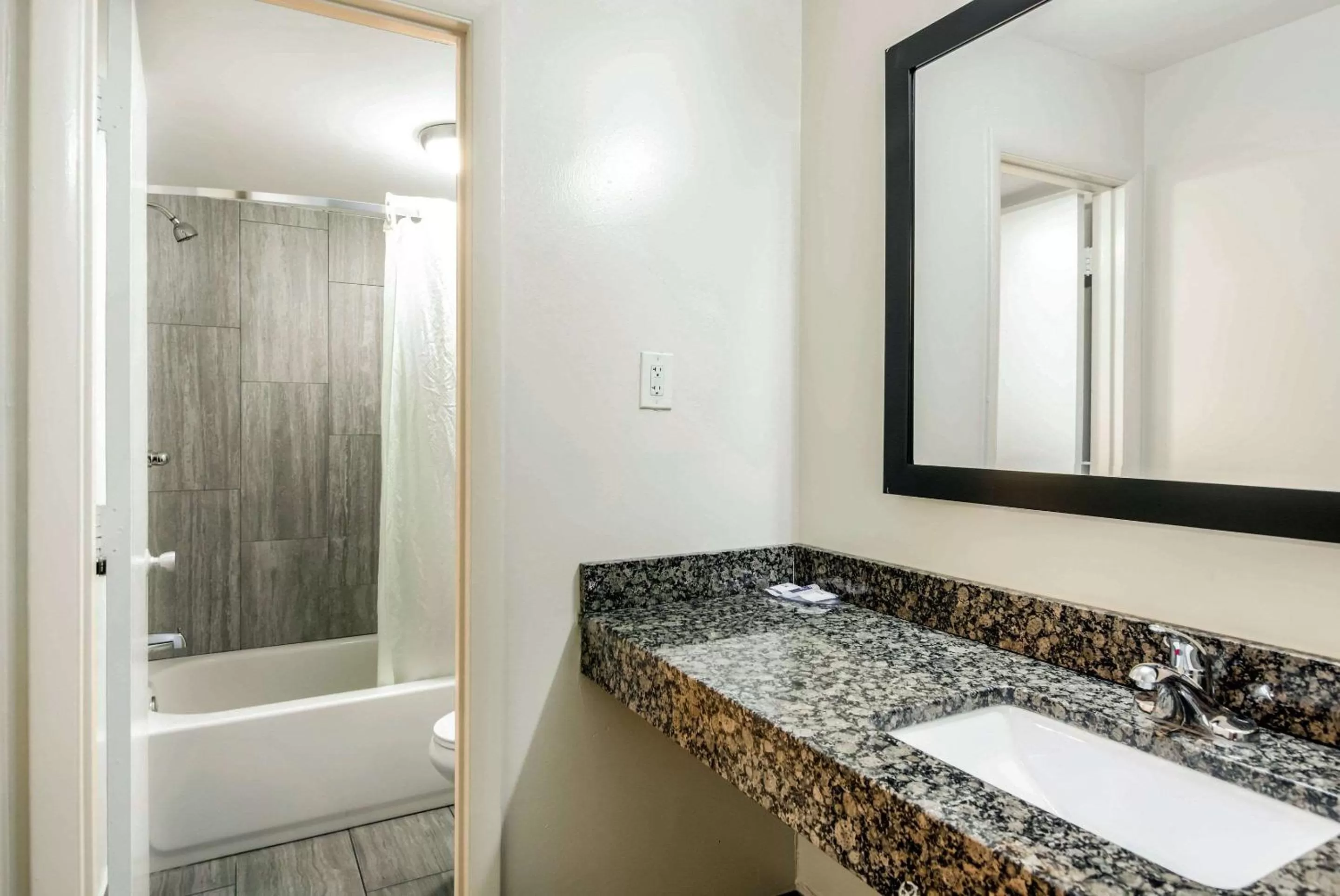 Bathroom in Rodeway Inn North Chesterfield-Richmond