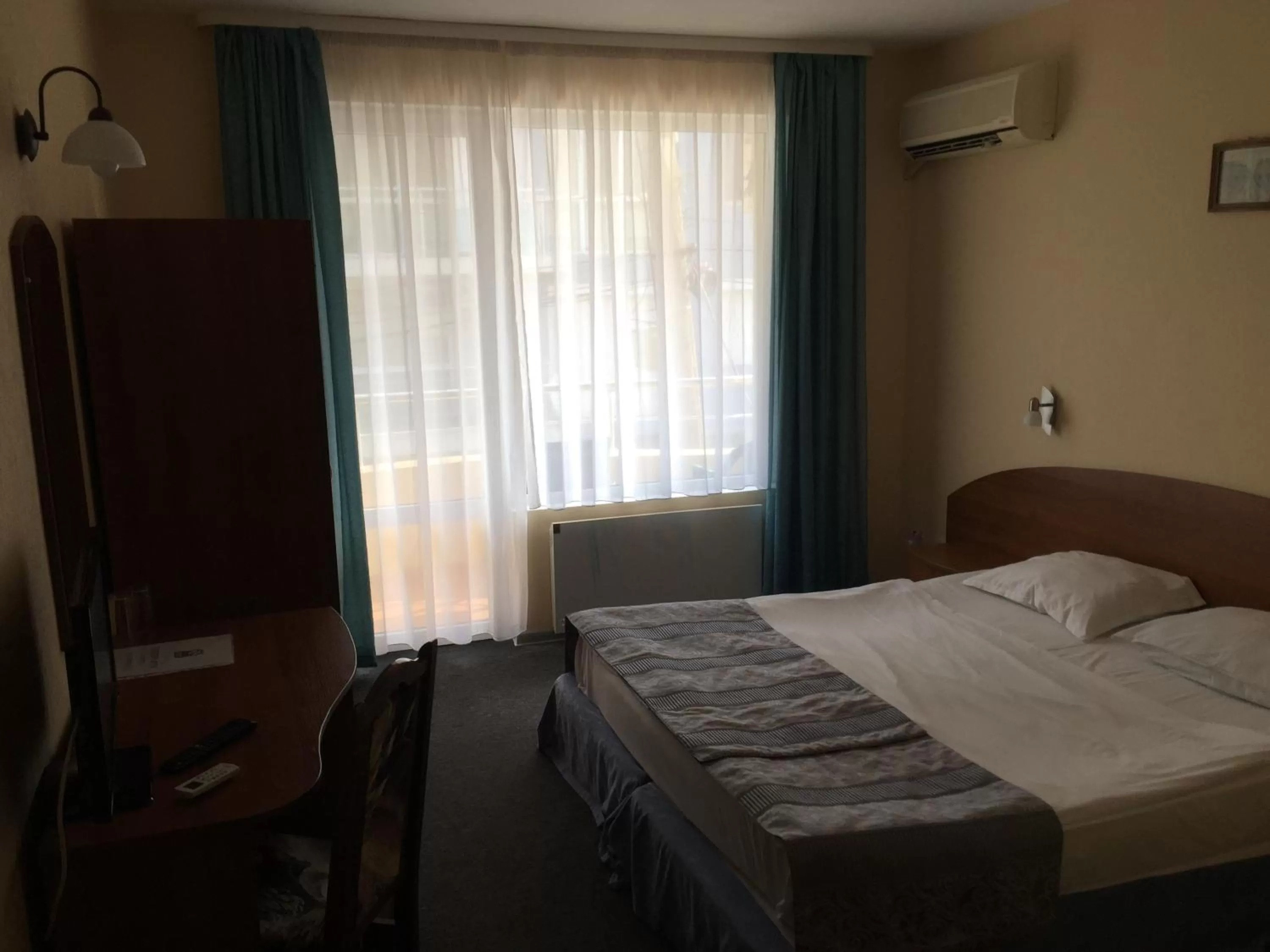 Photo of the whole room, Bed in Family Hotel Lazuren Briag