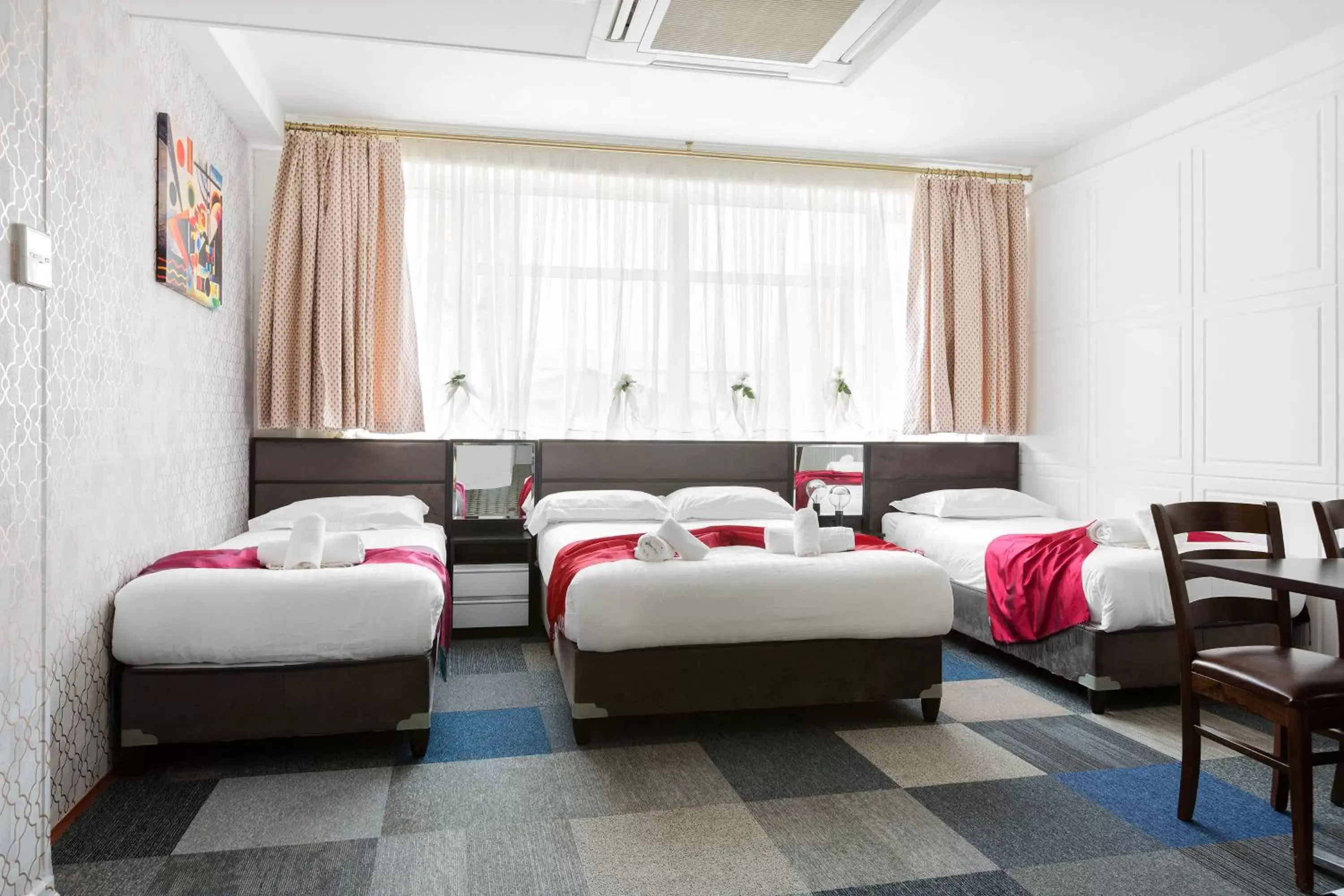 Quadruple Room with Private Bathroom in Central Hoxton Shoreditch Quadruple Room with Private Bathroom in Central Hoxton Shoreditch