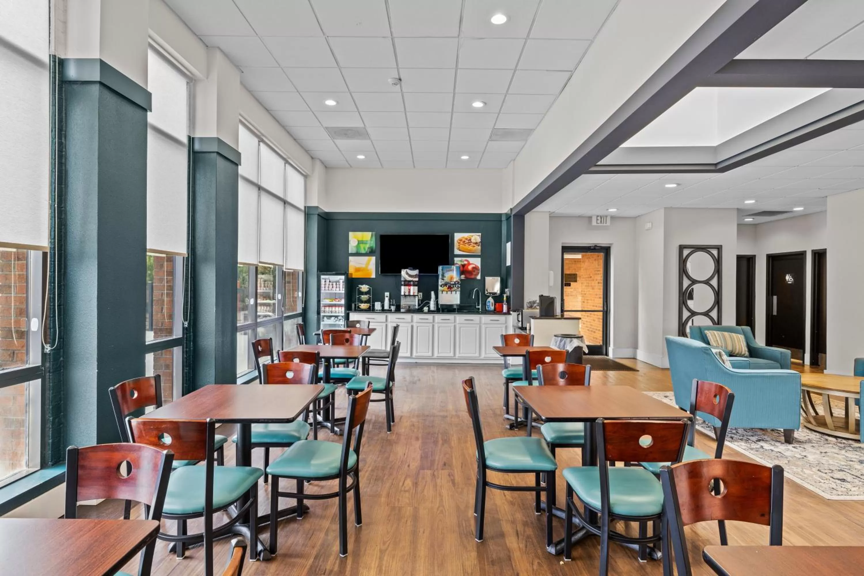 Breakfast in Garnet Inn & Suites, Morehead City near Atlantic Beach