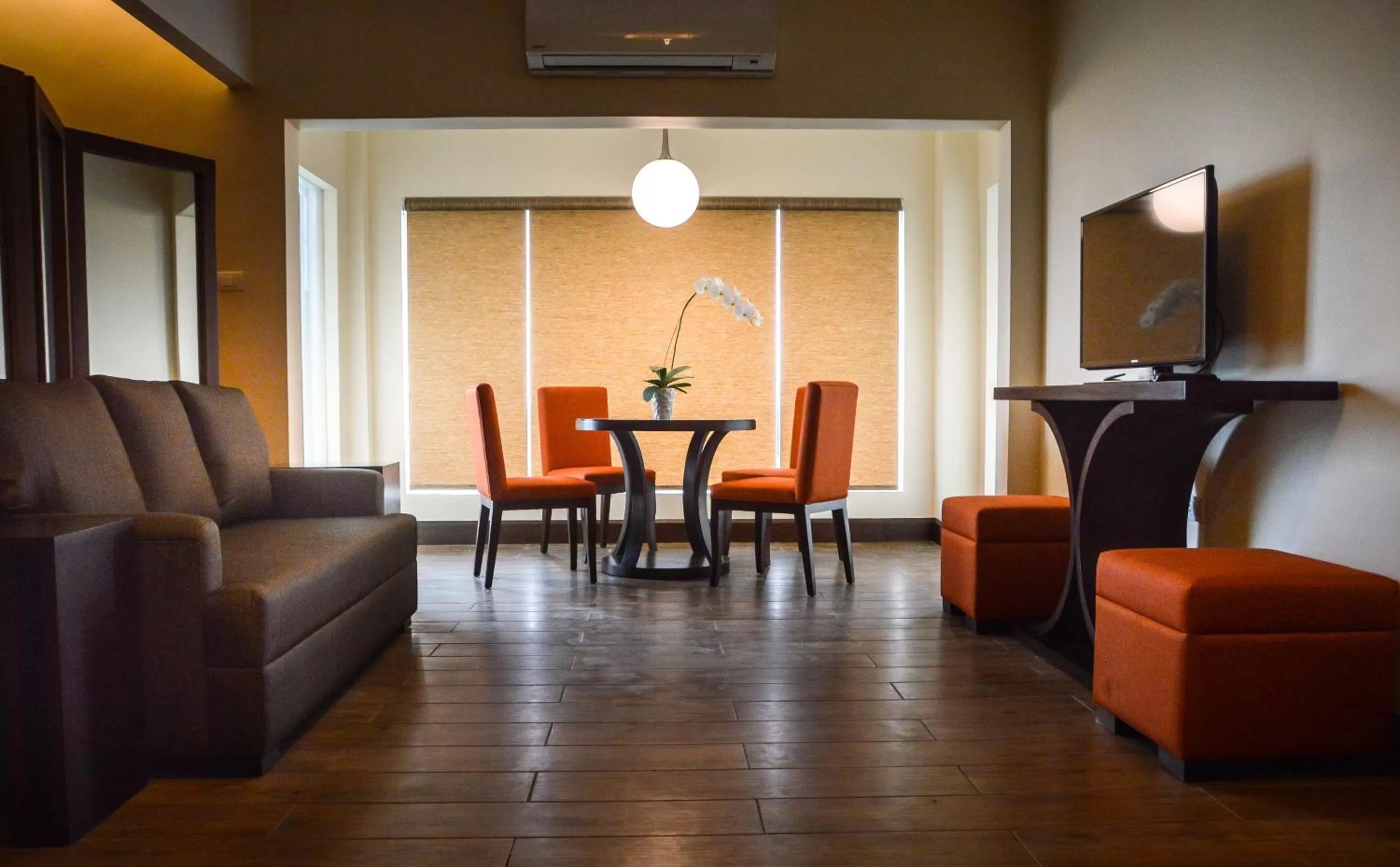 TV and multimedia in Hotel Monticello Tagaytay