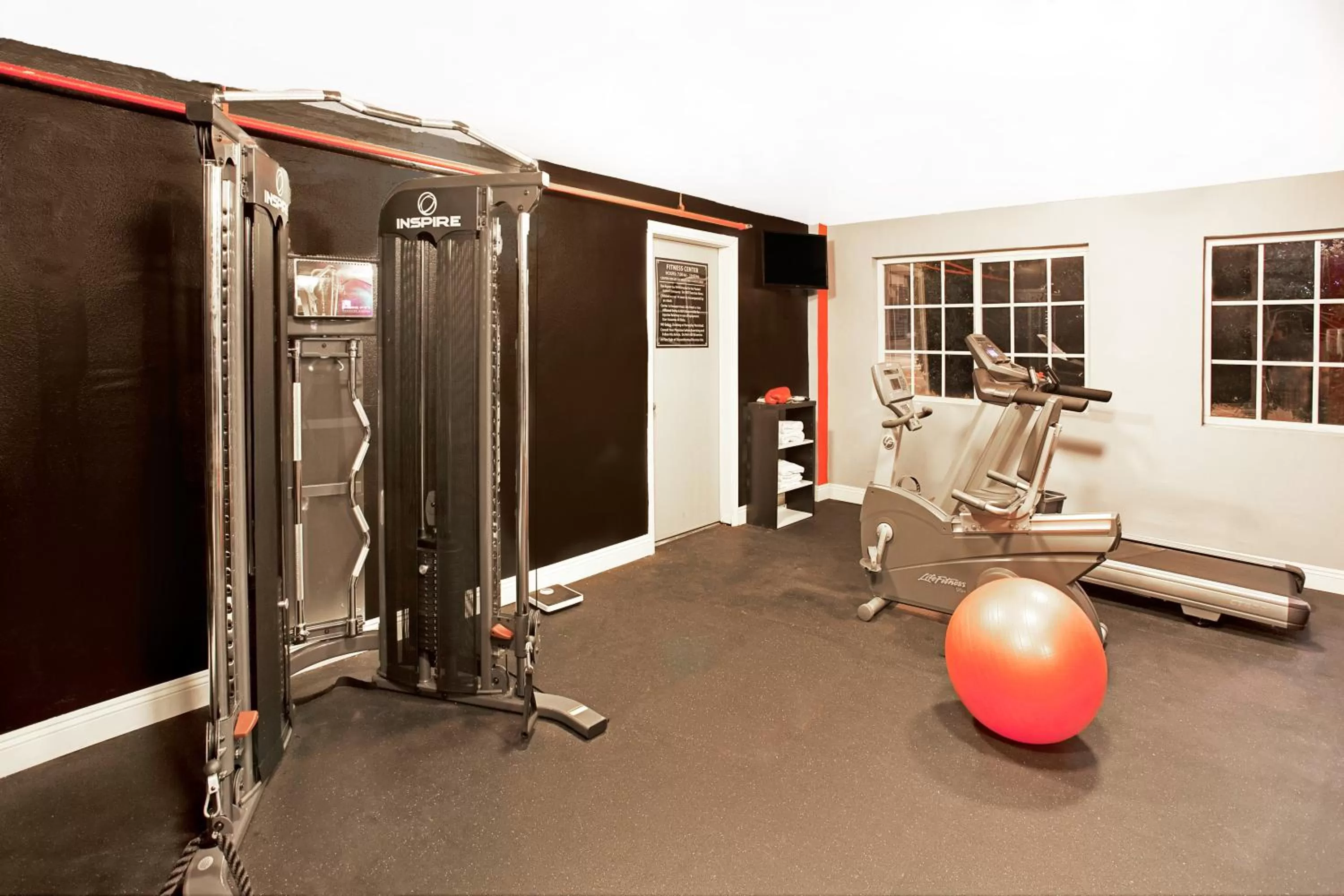 Fitness centre/facilities in Ramada by Wyndham Pasadena