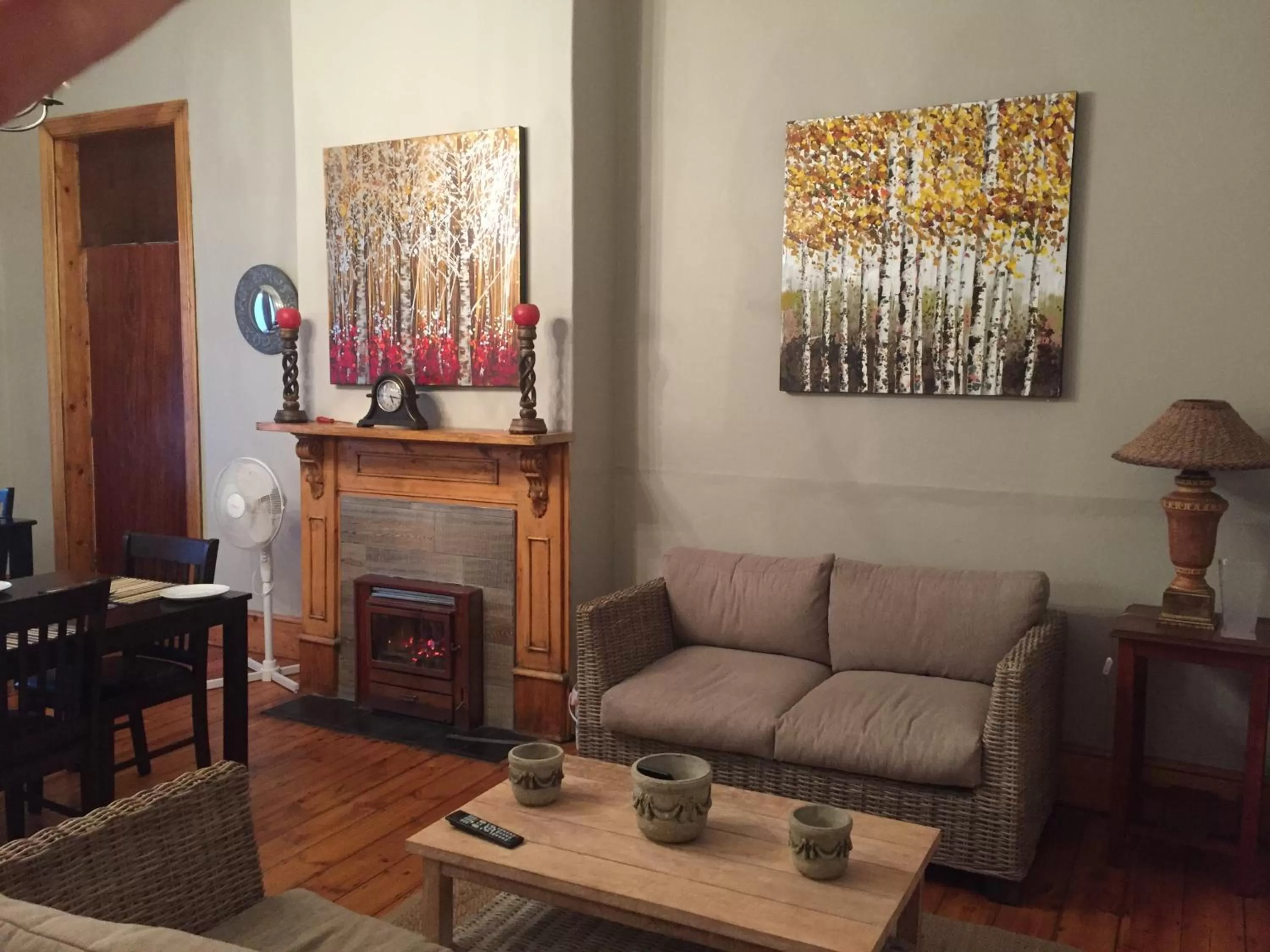 Communal lounge/ TV room in Tranquil House B&B @ 1 College Ave