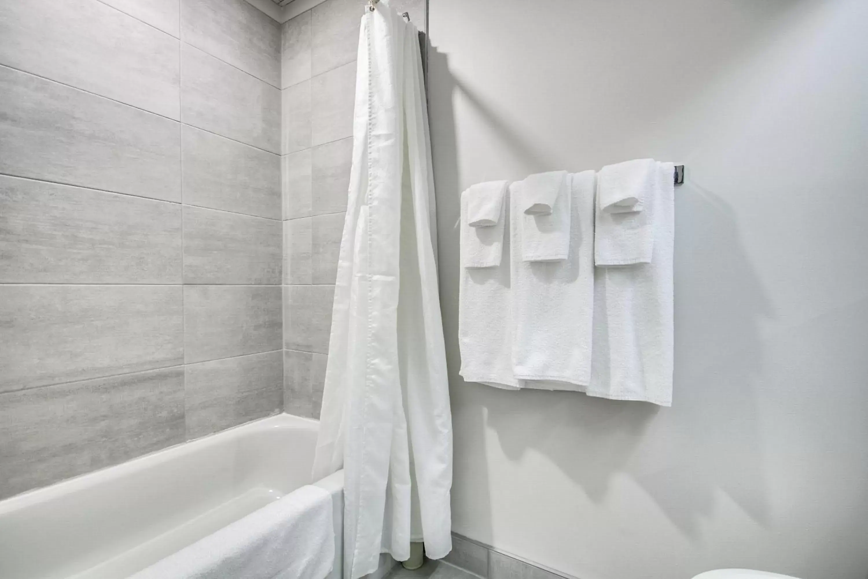 Queen Room with Two Queen Beds in Hôtel Marineau Shawinigan Queen Room with Two Queen Beds in Hôtel Marineau Shawinigan