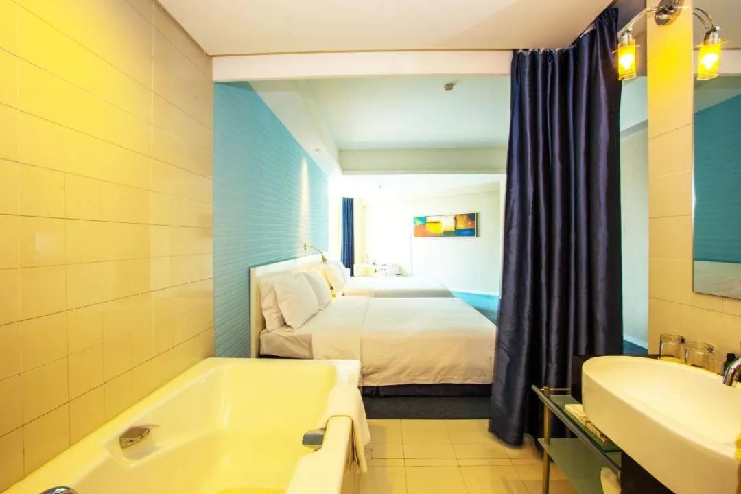 Bed in Weihai Haiyue Jianguo Hotel