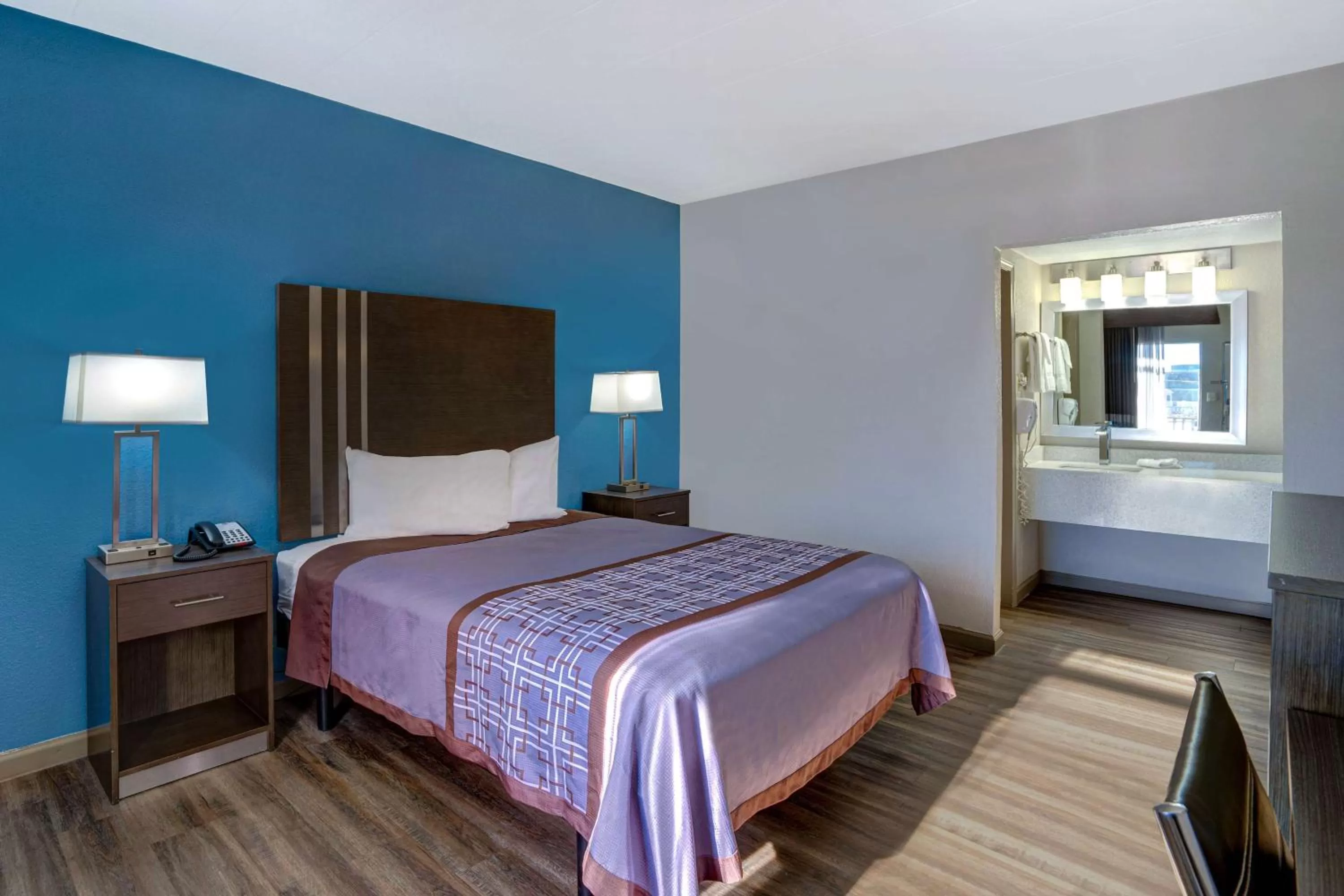 Photo of the whole room, Bed in Motel 6 Burlington