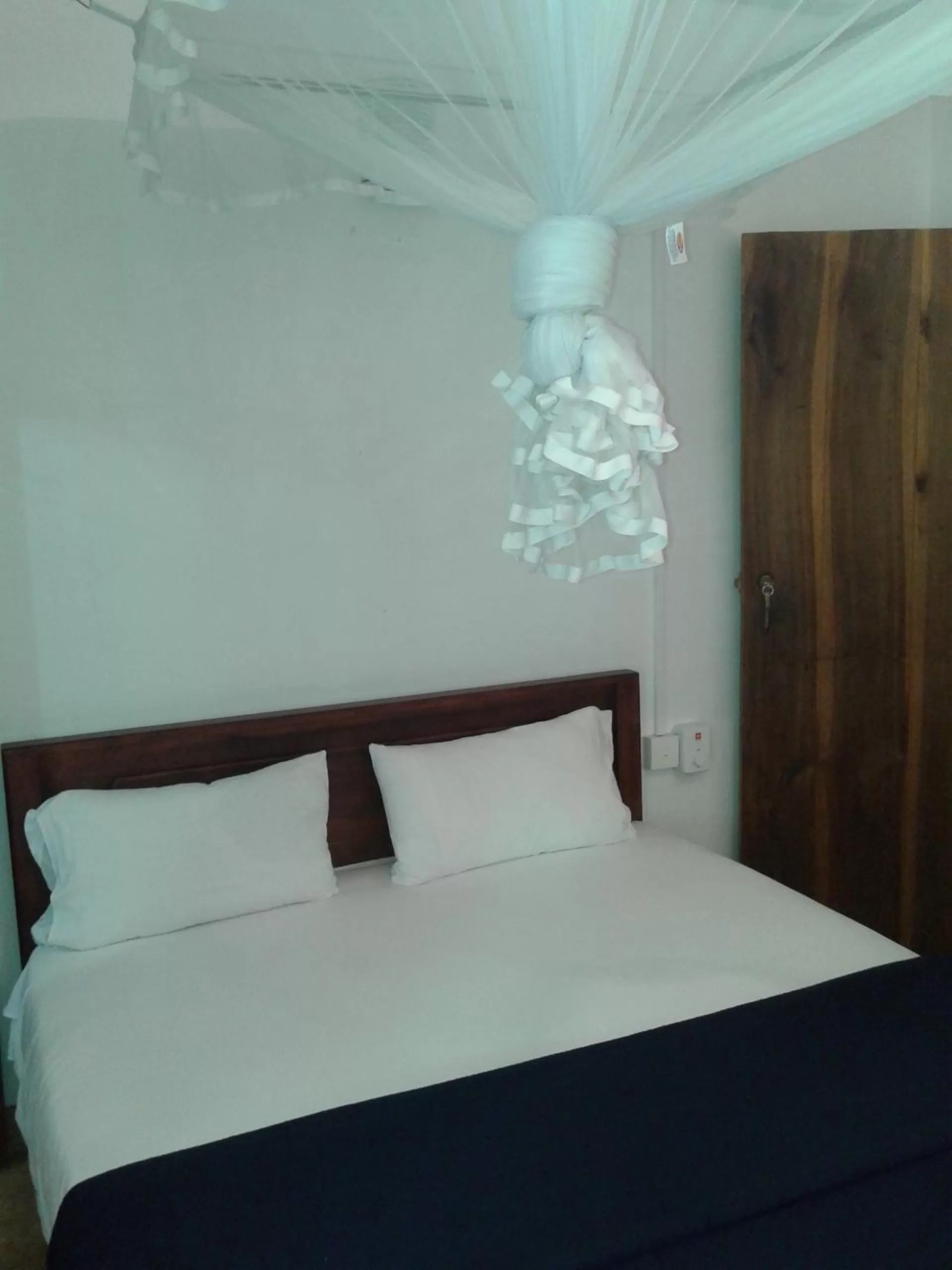 Photo of the whole room, Bed in The Blue View Ella