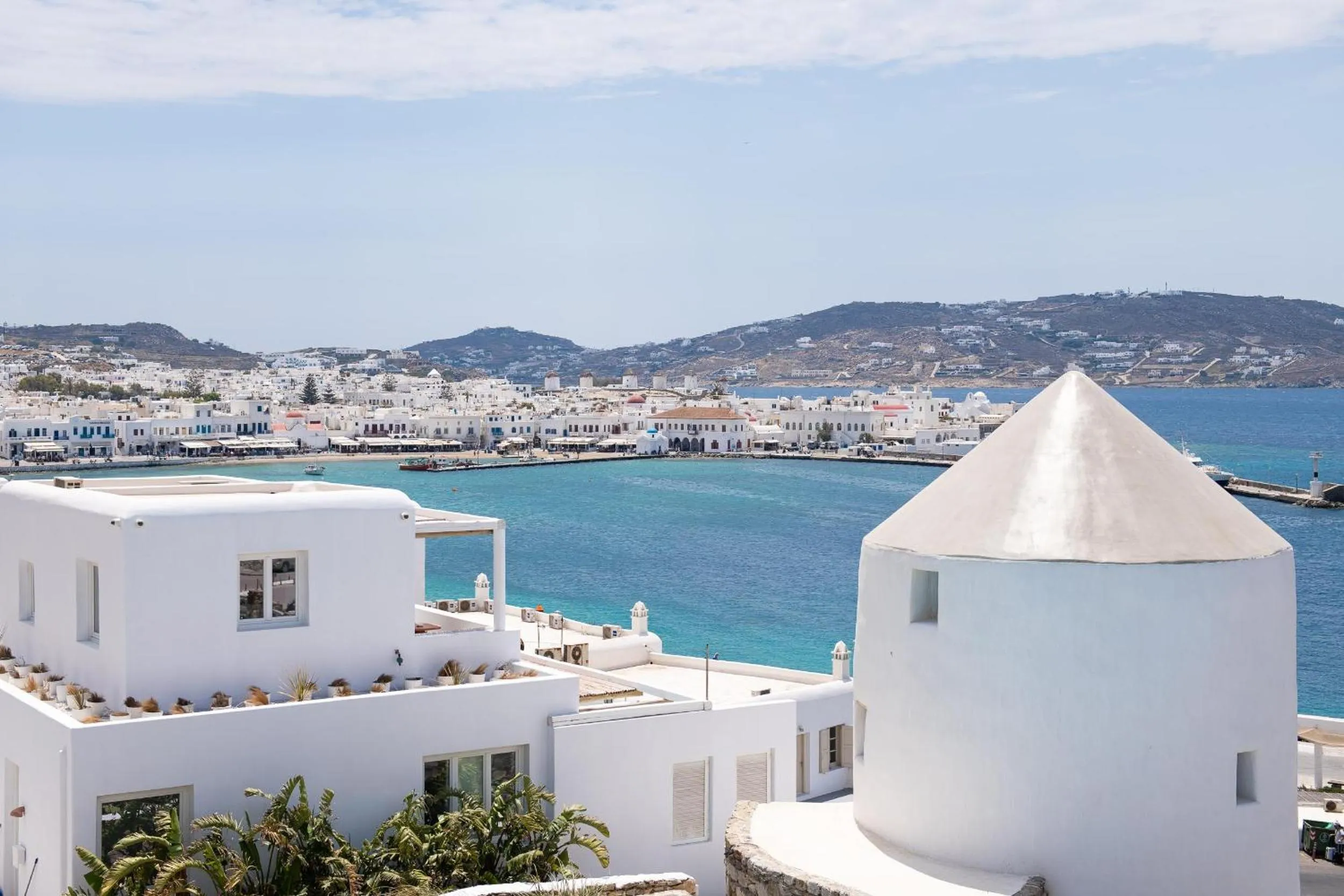 Property building in Porto Mykonos