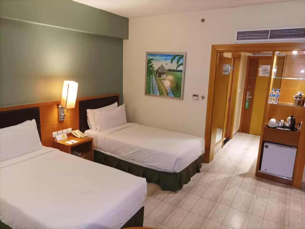 Photo of the whole room, Bed in Holiday Inn Dar Es Salaam by IHG