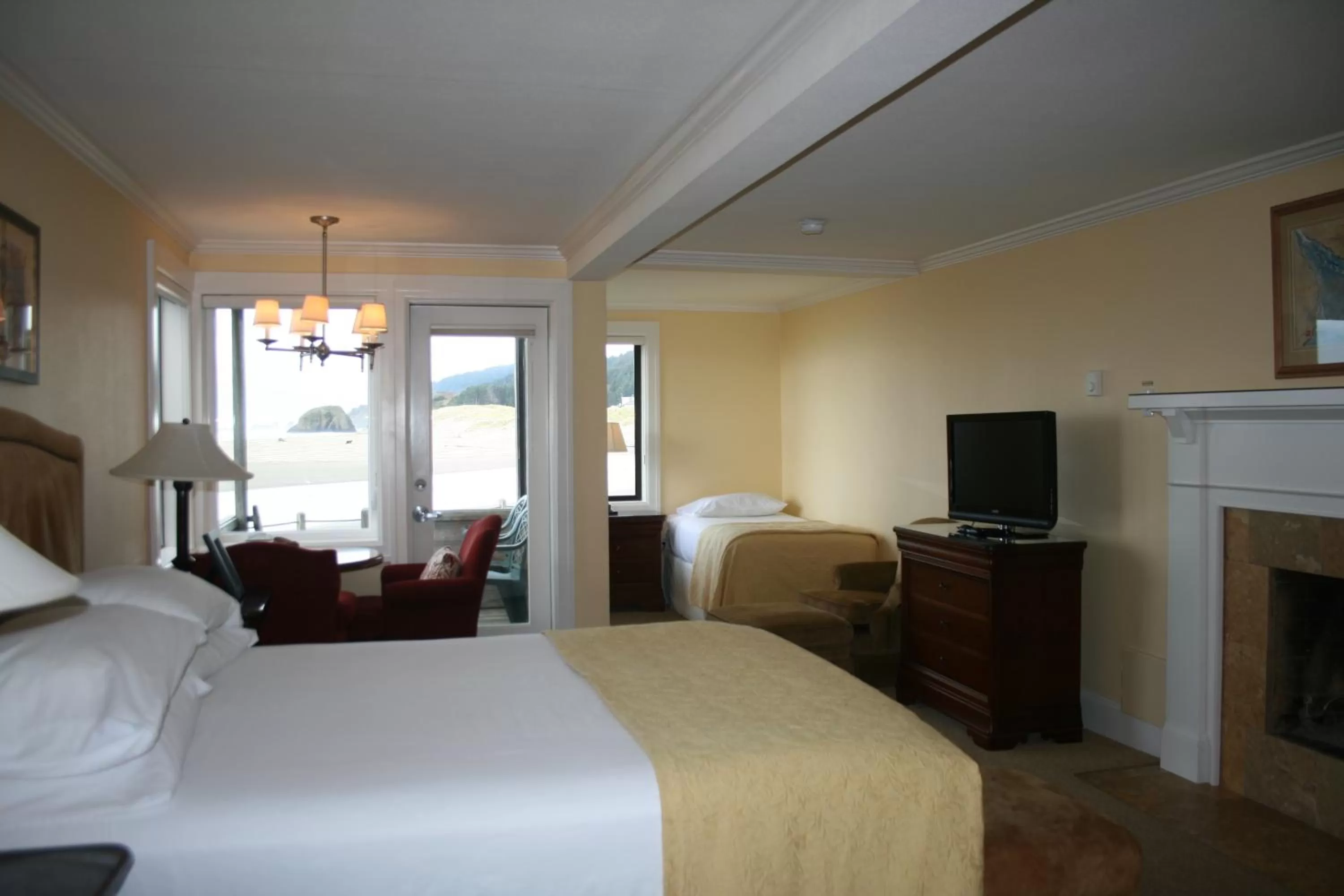 Bed, Room Photo in The Waves