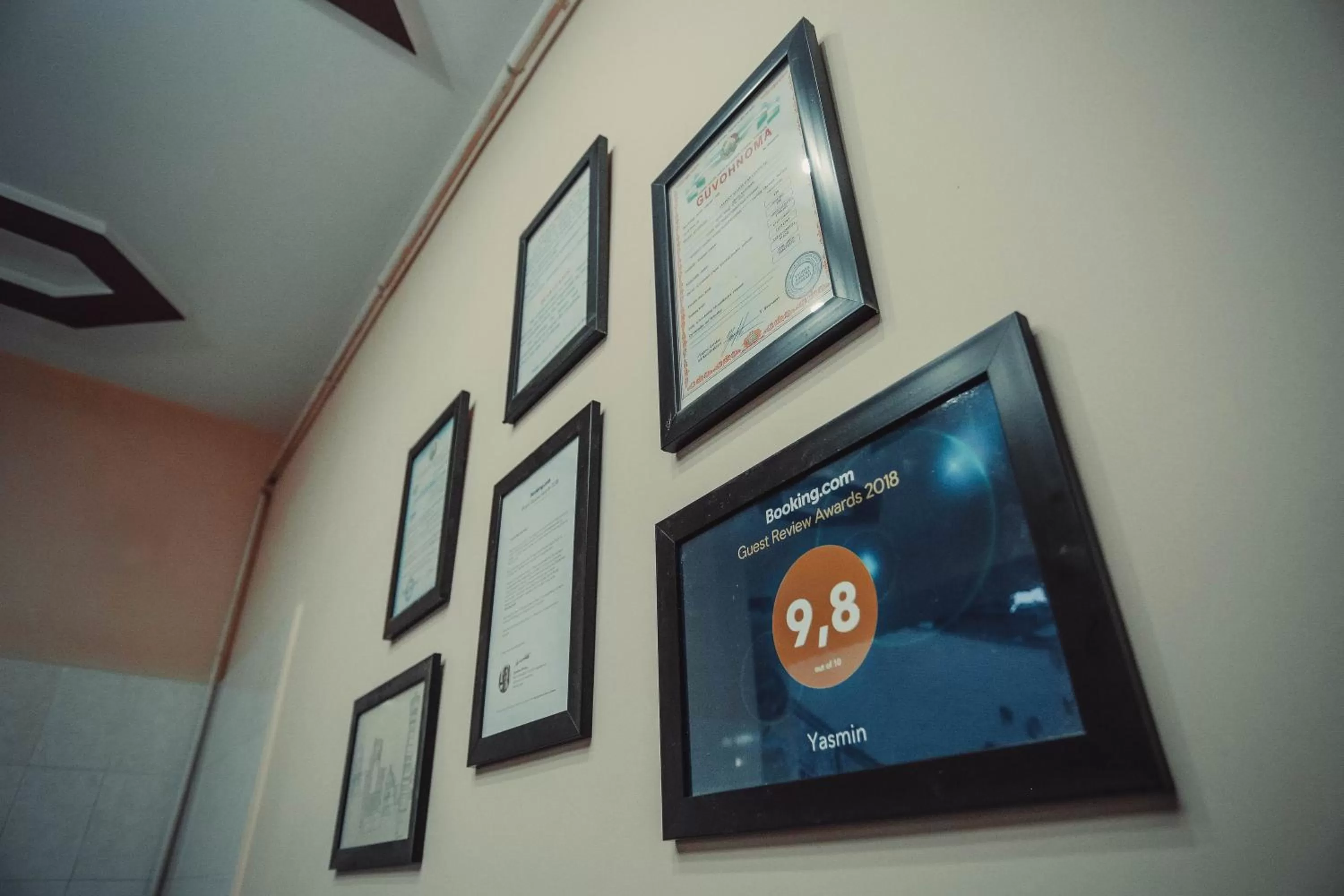 Communal lounge/ TV room, TV/Entertainment Center in Yasmin