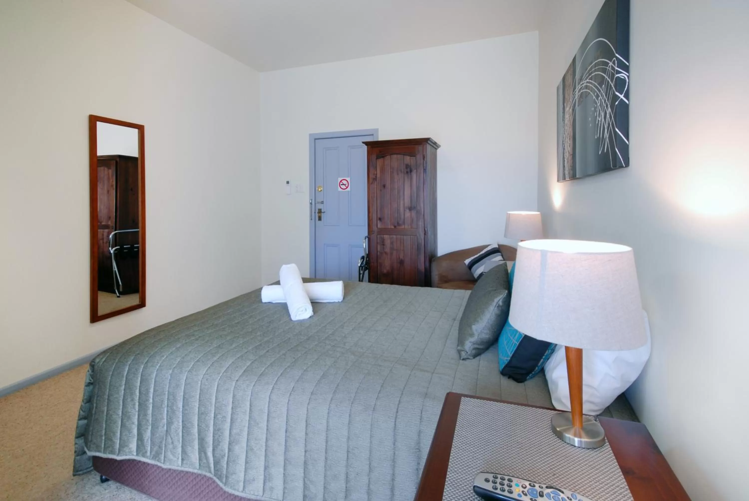 Bed in Riverview Boutique Motel