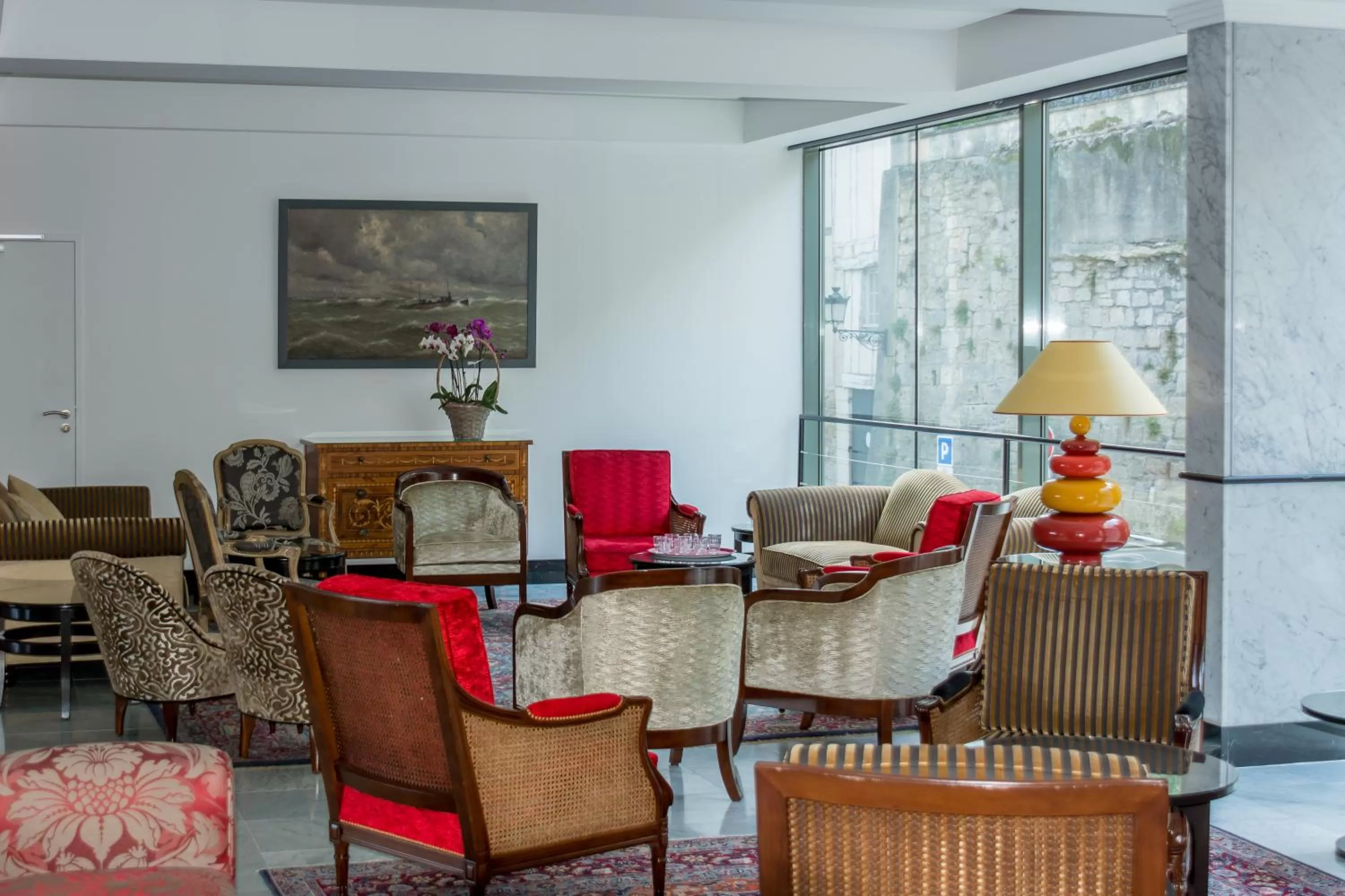 Lounge or bar in ibis Périgueux Centre