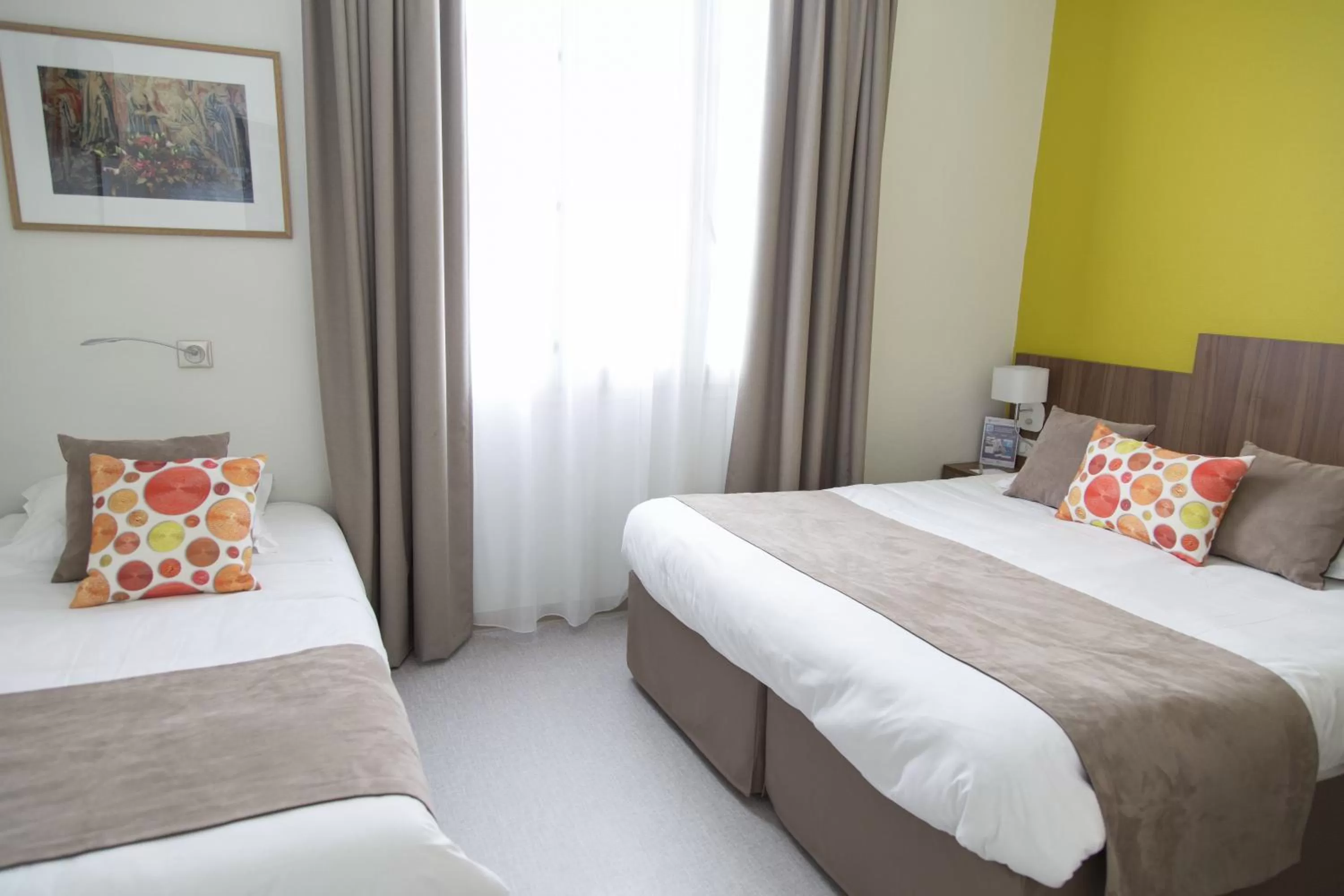 Bedroom, Bed in Logis Hôtel Chaptal, Amboise