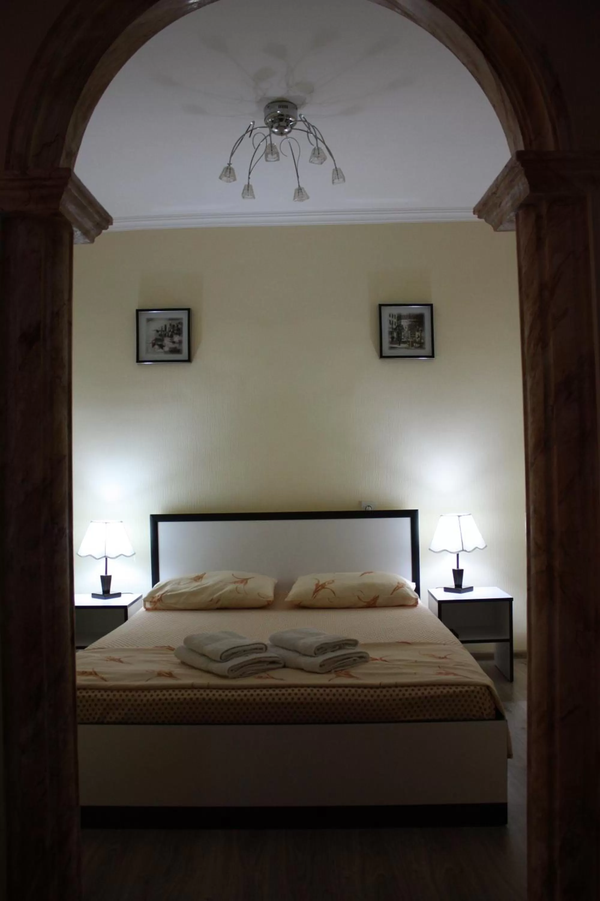 Bedroom, Bed in Paradise Hotel