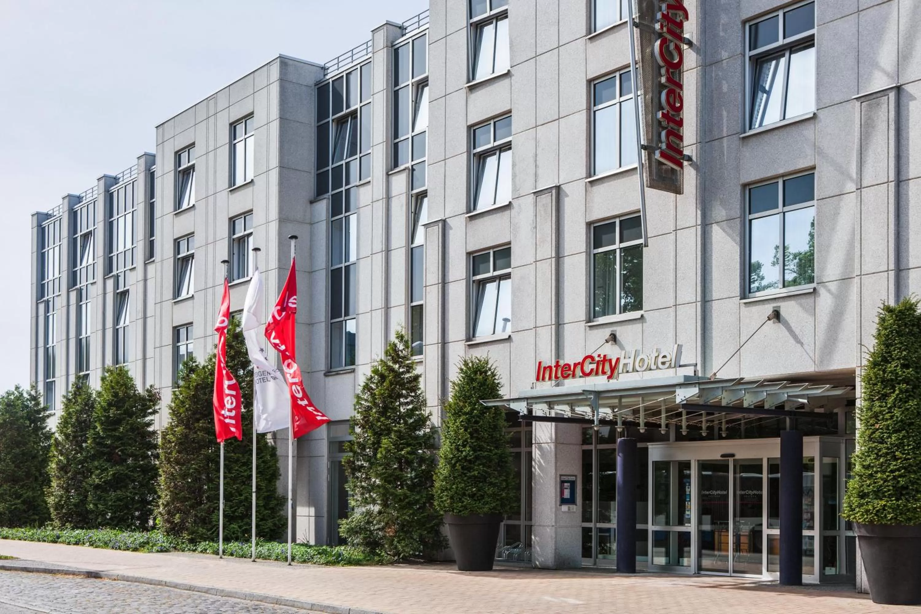 Facade/entrance in IntercityHotel Rostock