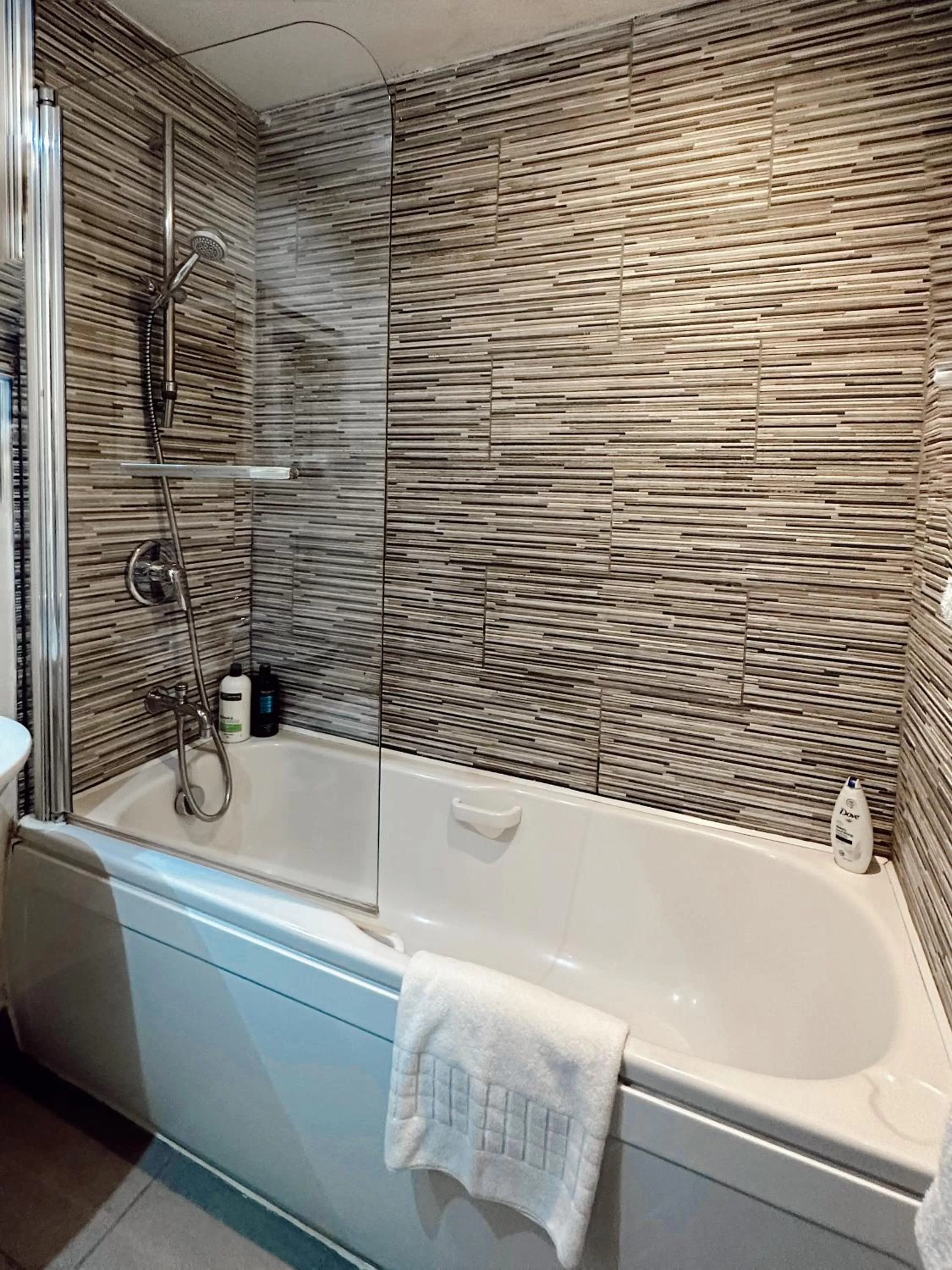 Bathroom in Canary Wharf - Luxury Apartments