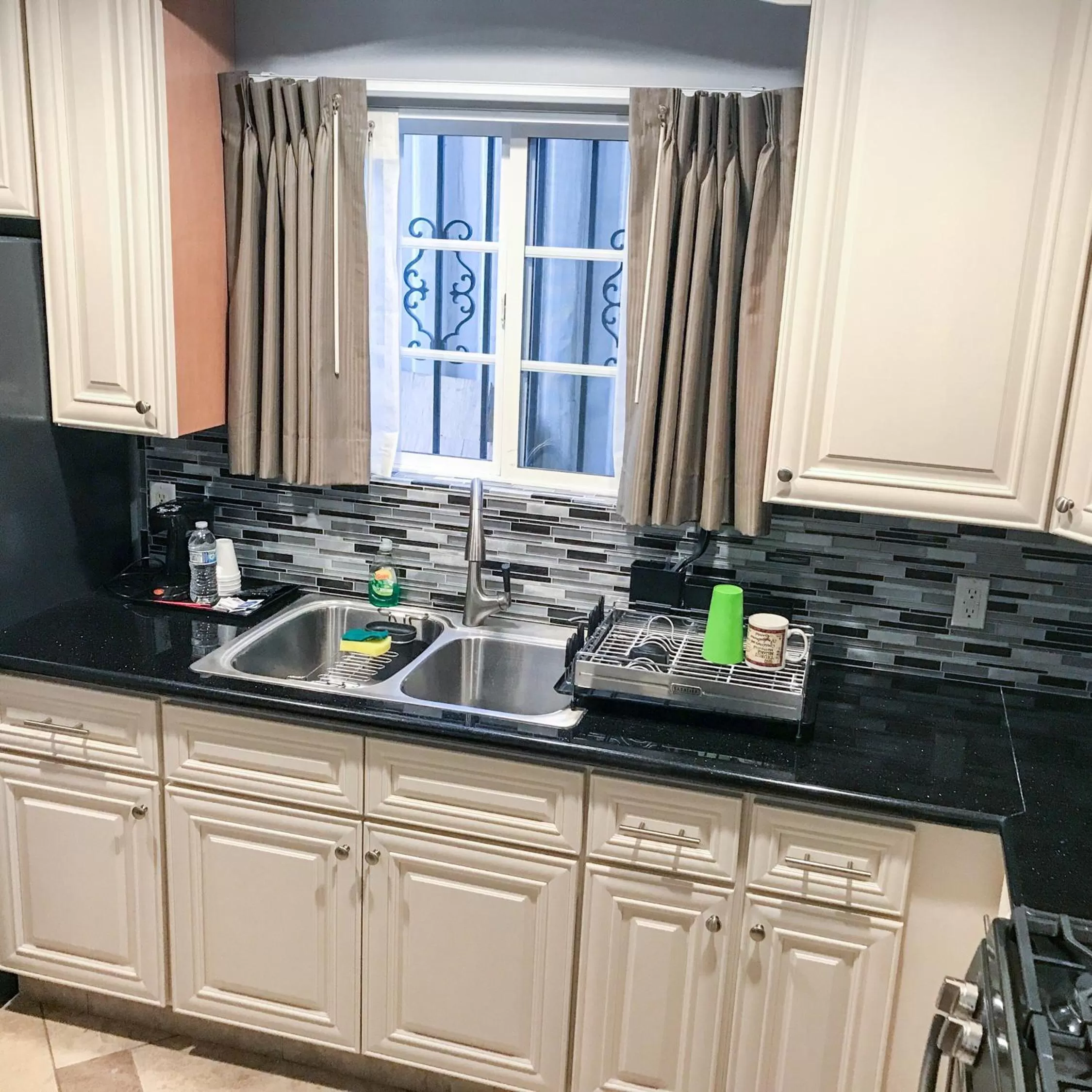 Kitchen or kitchenette in Viking Motel-Ventura