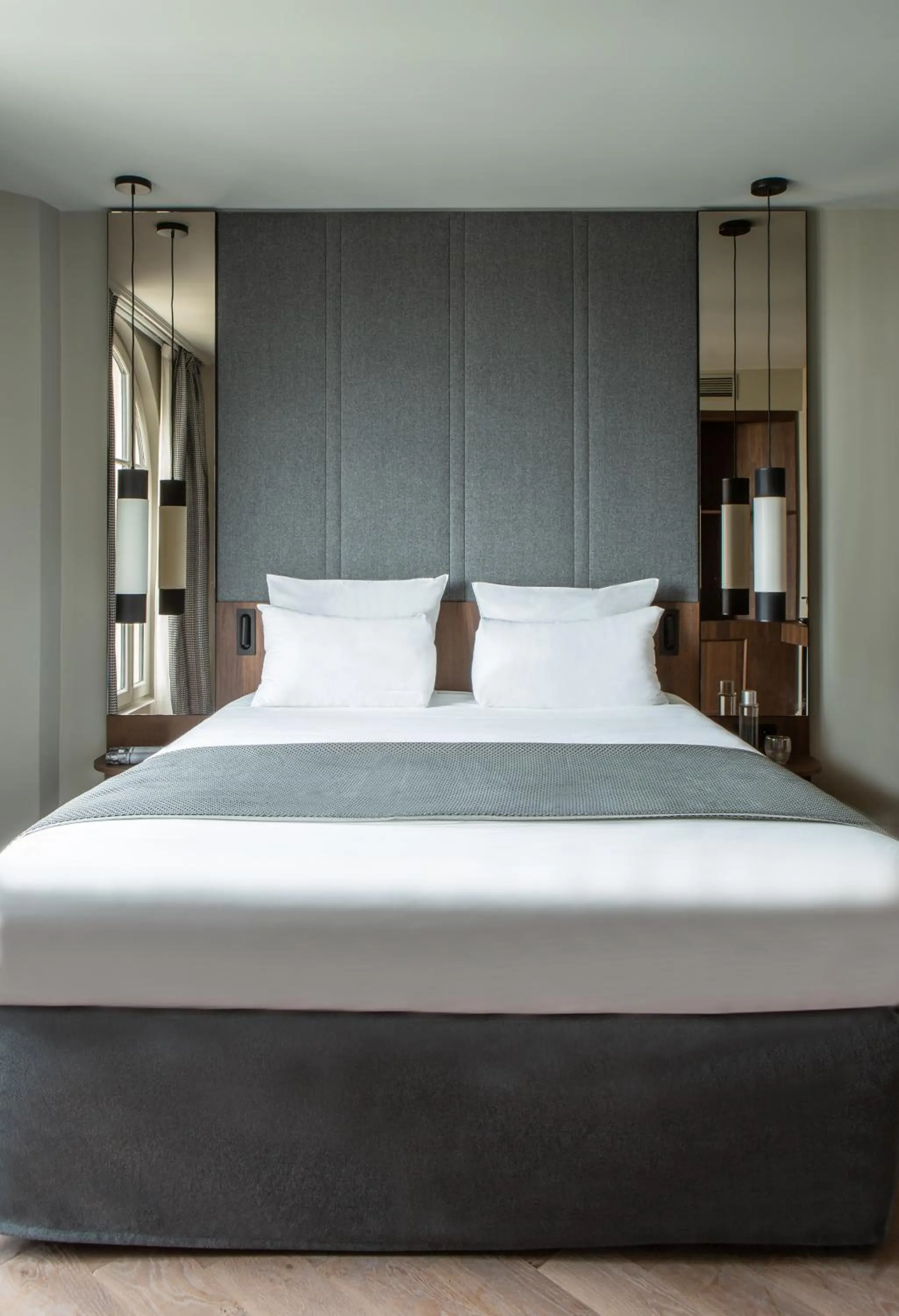 Bed in Hotel Flanelles Paris