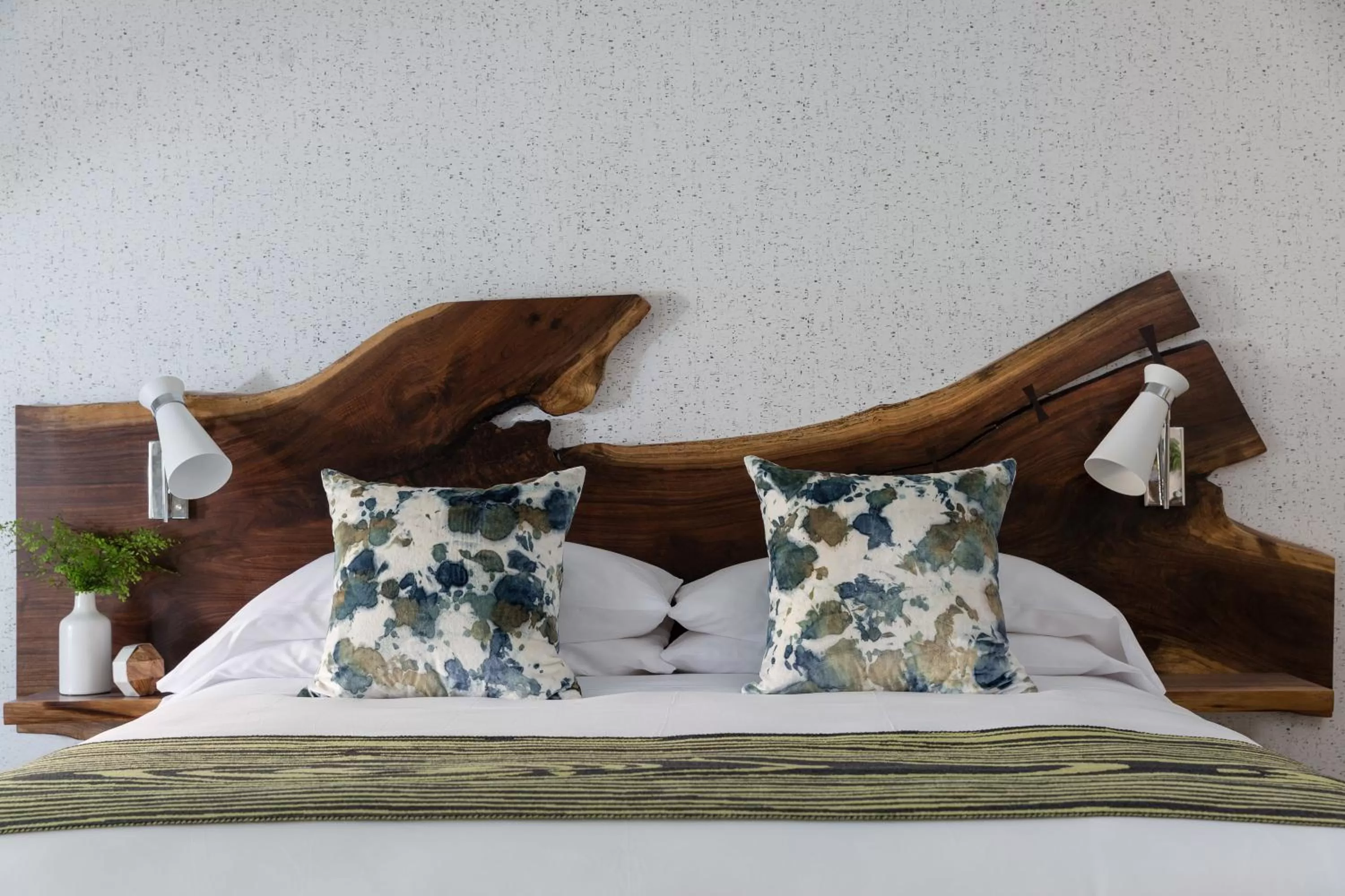 Decorative detail, Bed in Field Guide Lodge