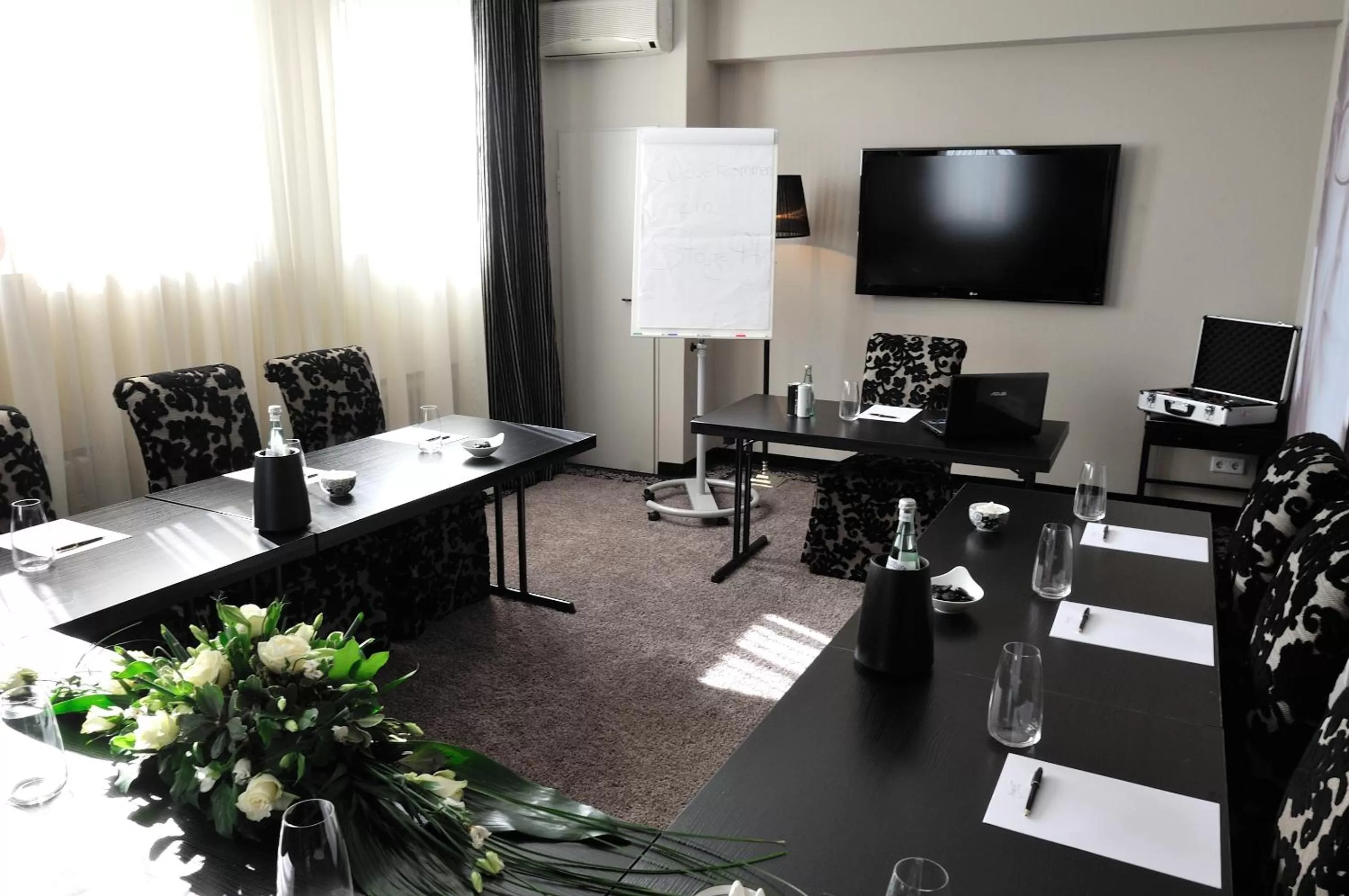 Business facilities in Stage47