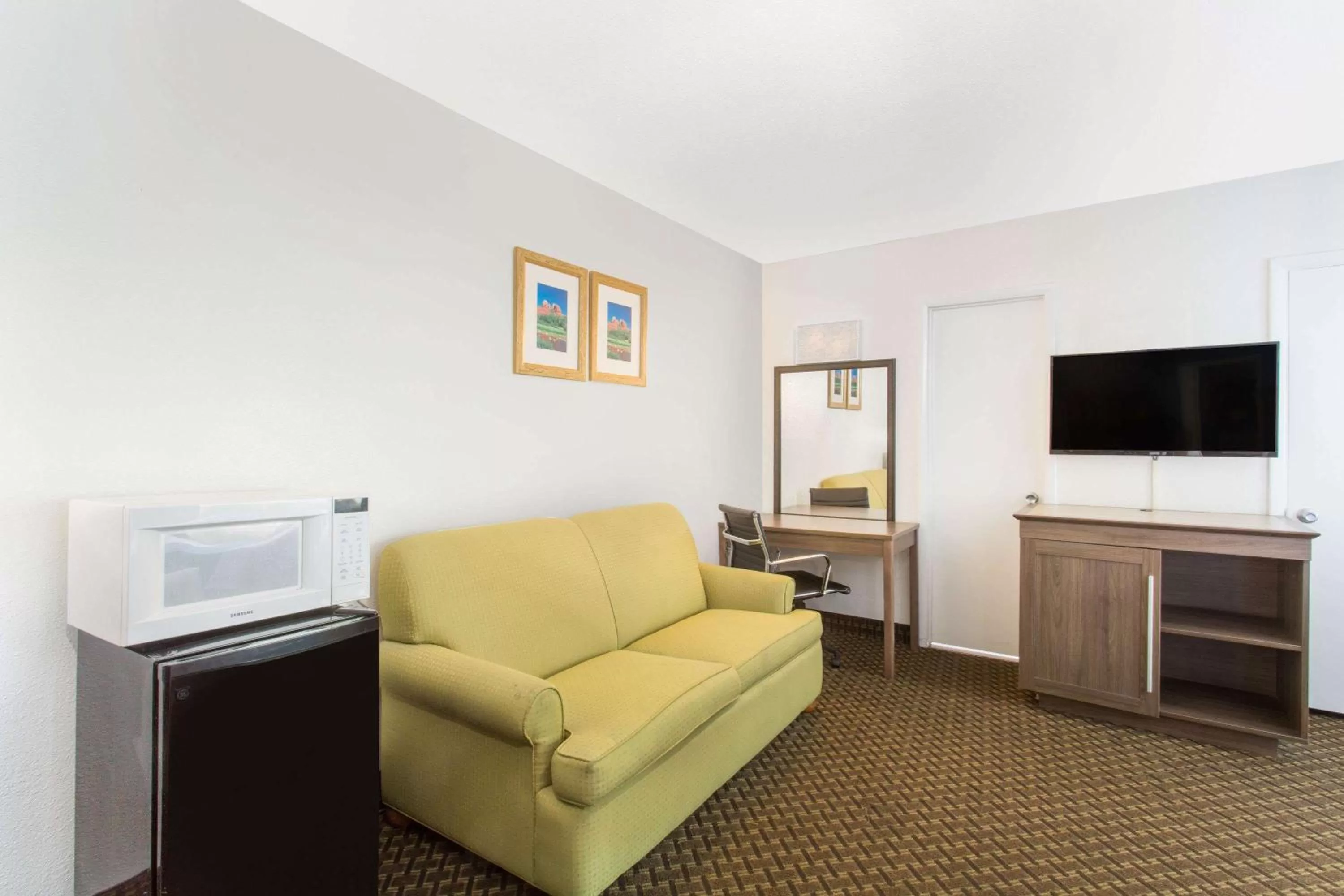 Studio Suite with Two Queen Beds - Non-Smoking in Travelodge by Wyndham Williams Grand Canyon
