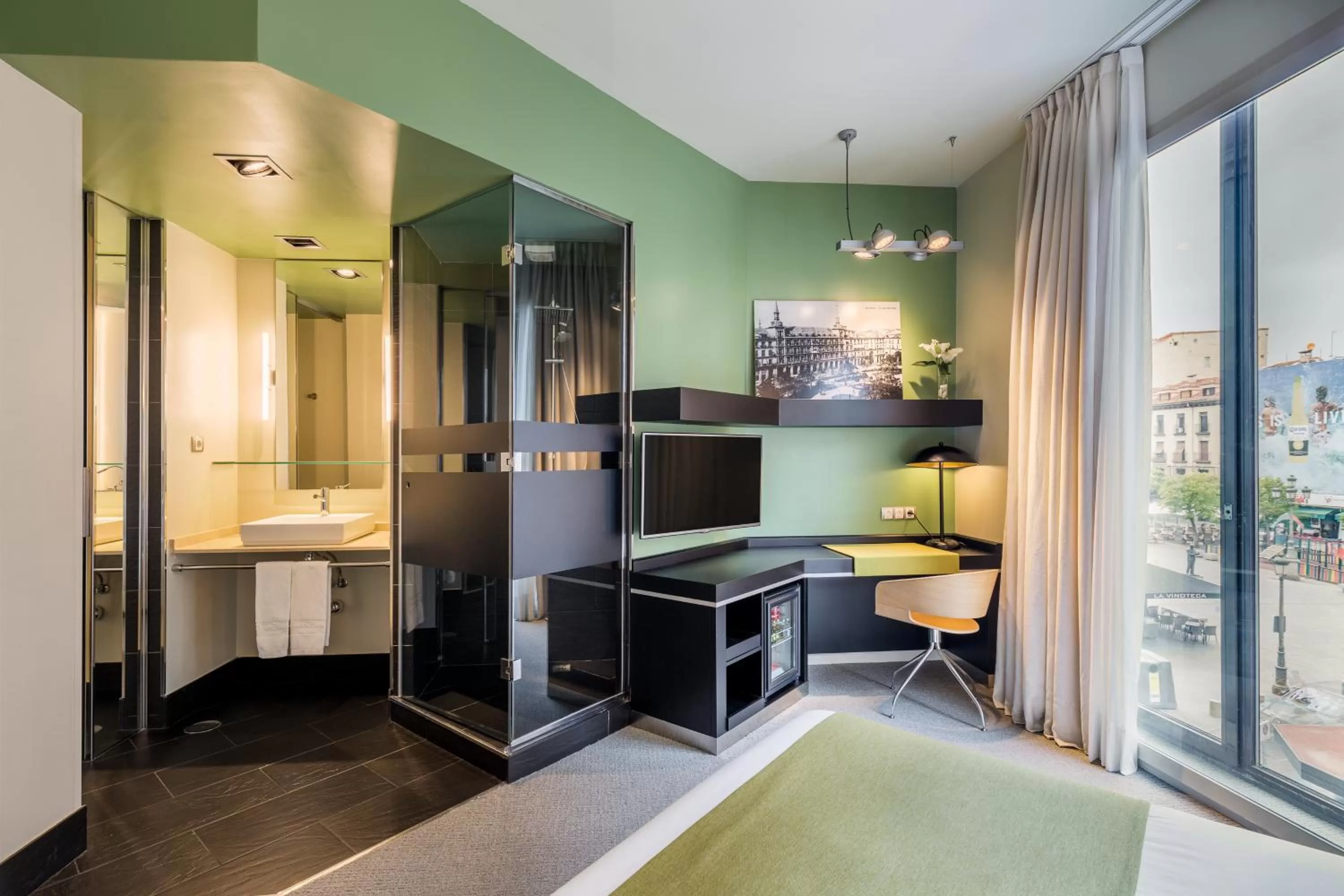 Photo of the whole room in Room Mate Alicia, Madrid