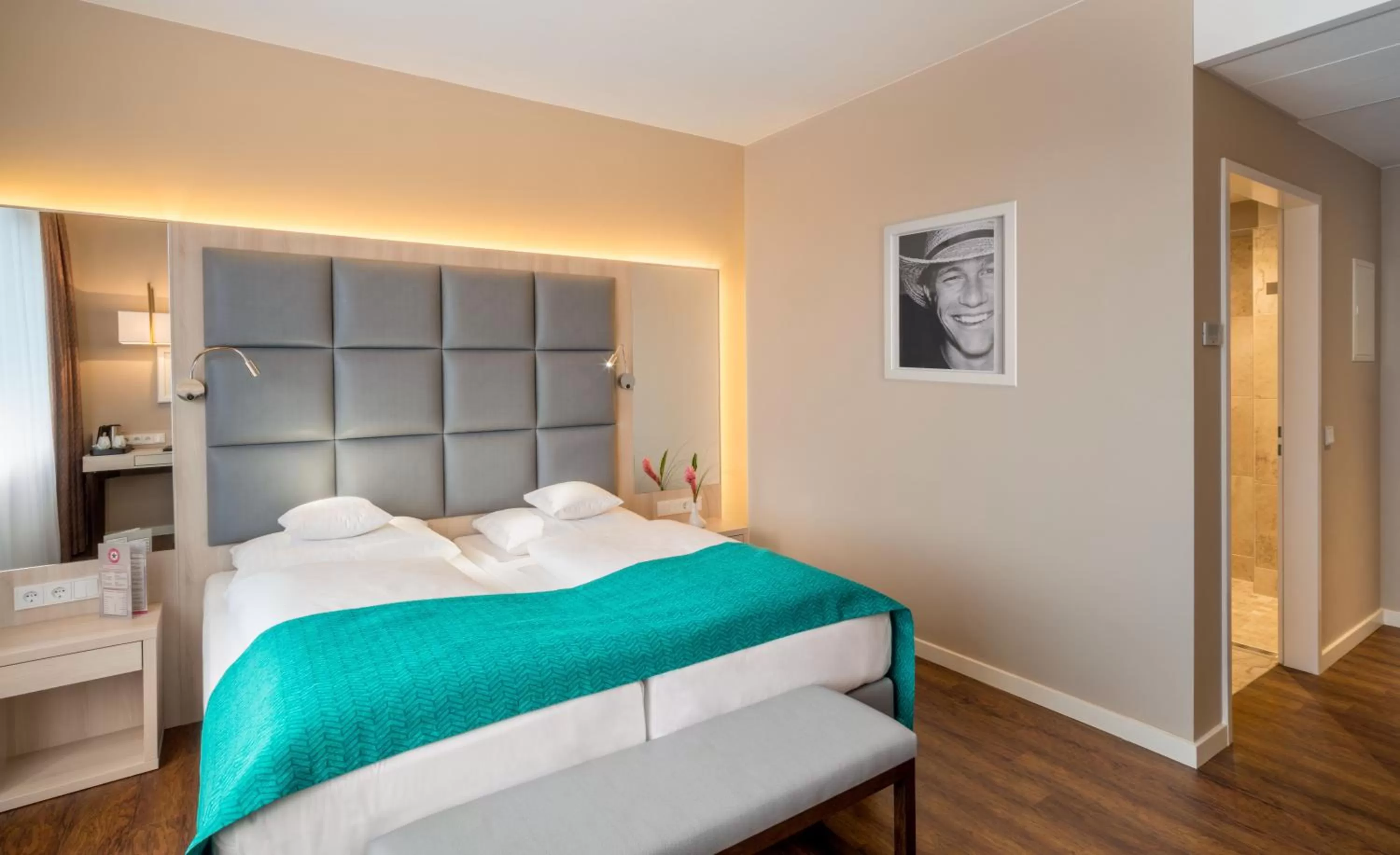 Living room, Bed in Hollywood Media Hotel am Kurfürstendamm