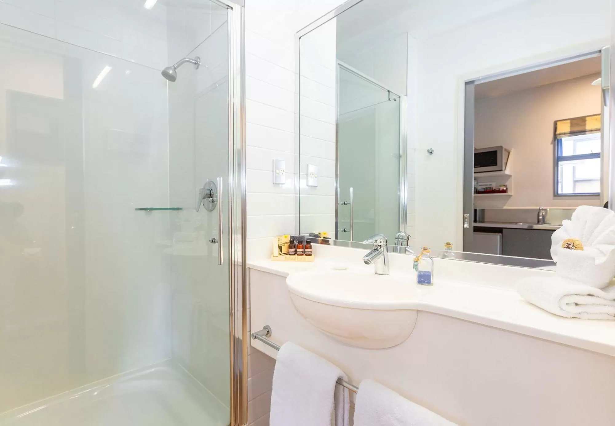 Bathroom in Clearwater Motor Lodge