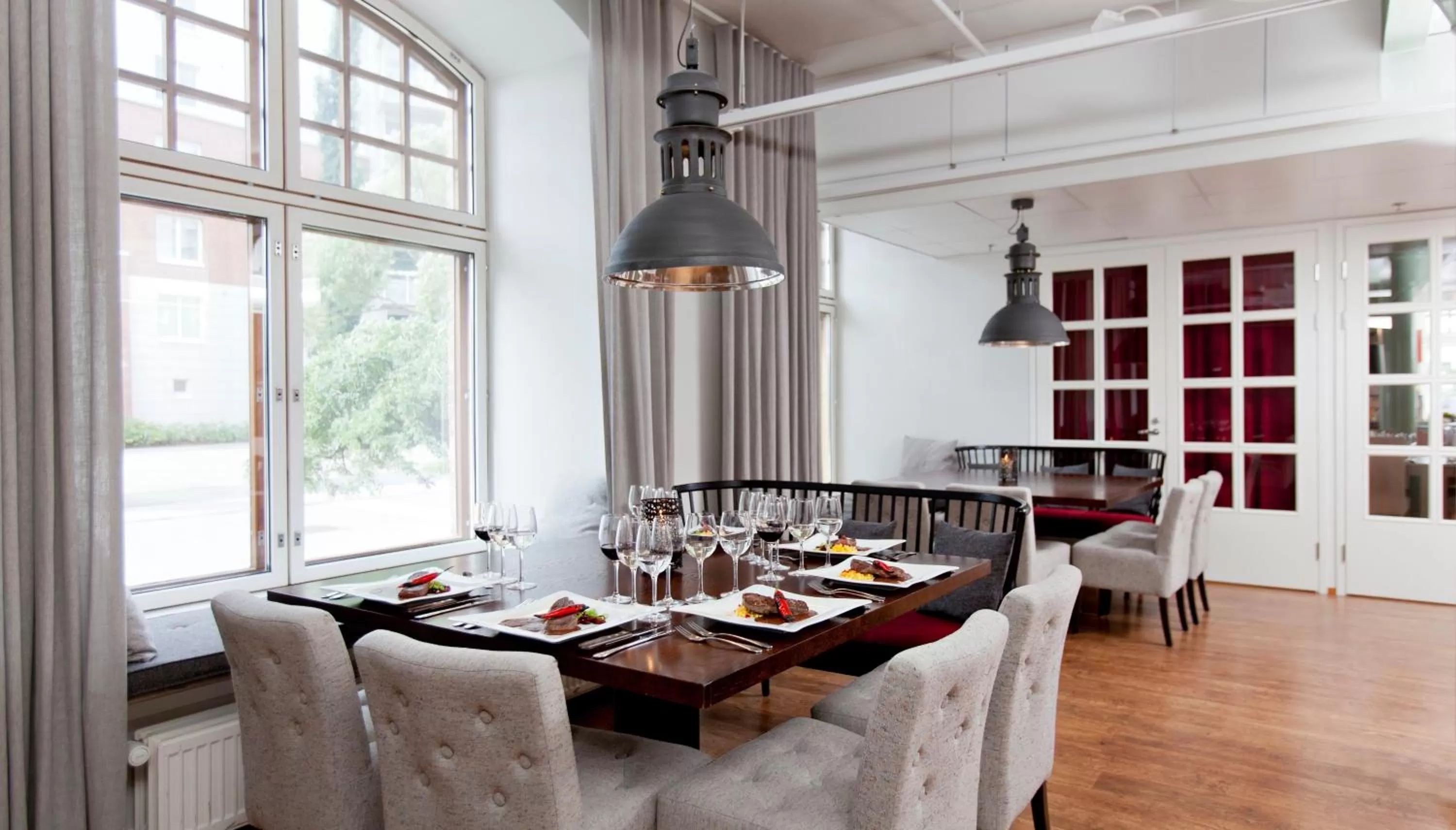 Dining area in Holiday Club Tampereen Kehräämö