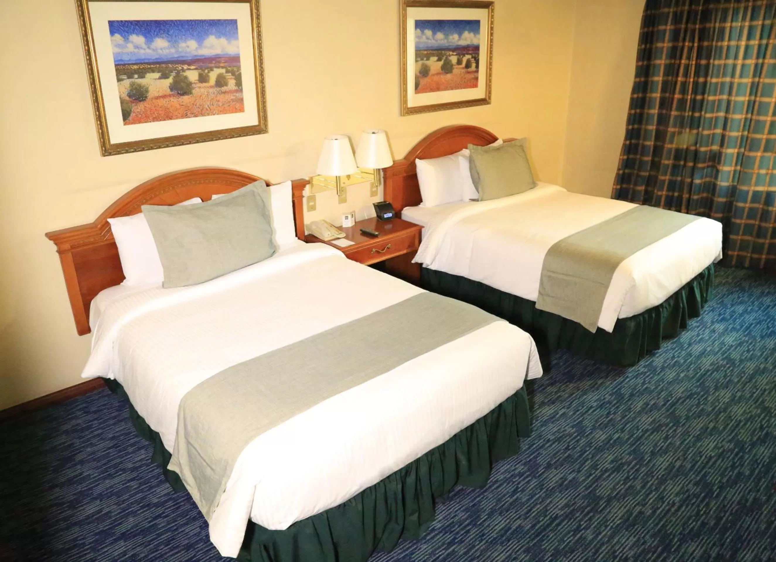 Photo of the whole room, Bed in Quality Inn & Suites Saltillo Eurotel
