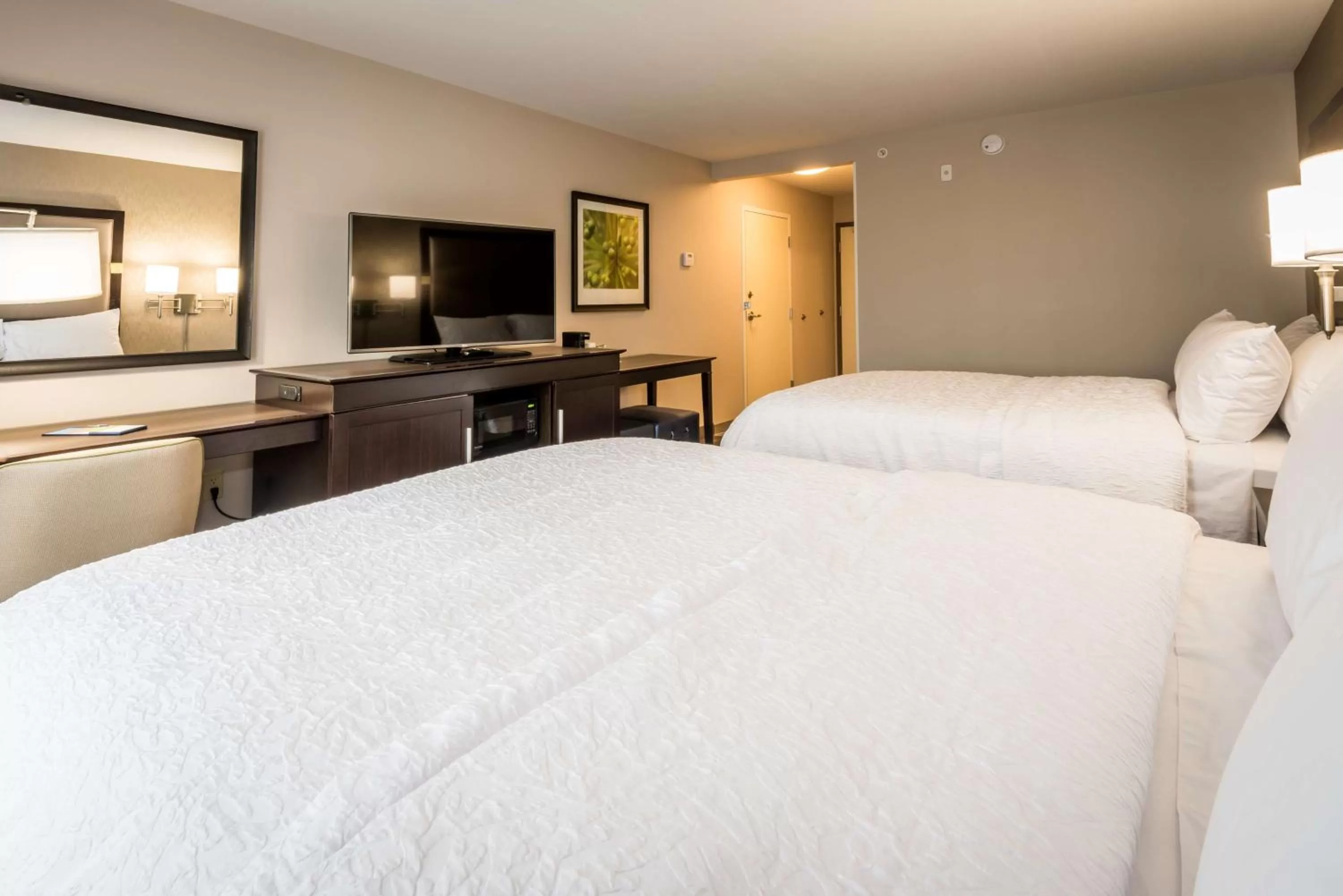 Bed in Hampton Inn & Suites By Hilton Hammond, In