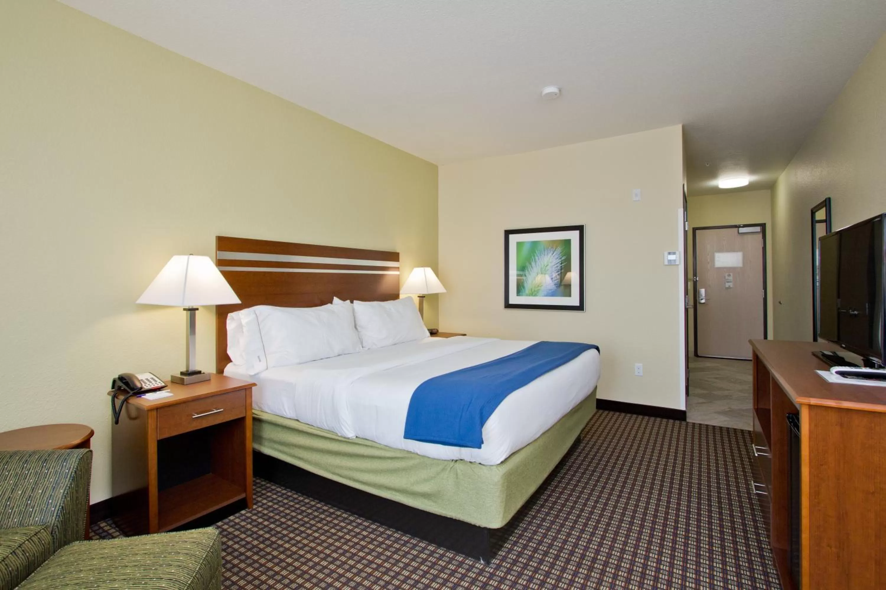 Photo of the whole room, Bed in Holiday Inn Express and Suites Denver East Peoria Street by IHG