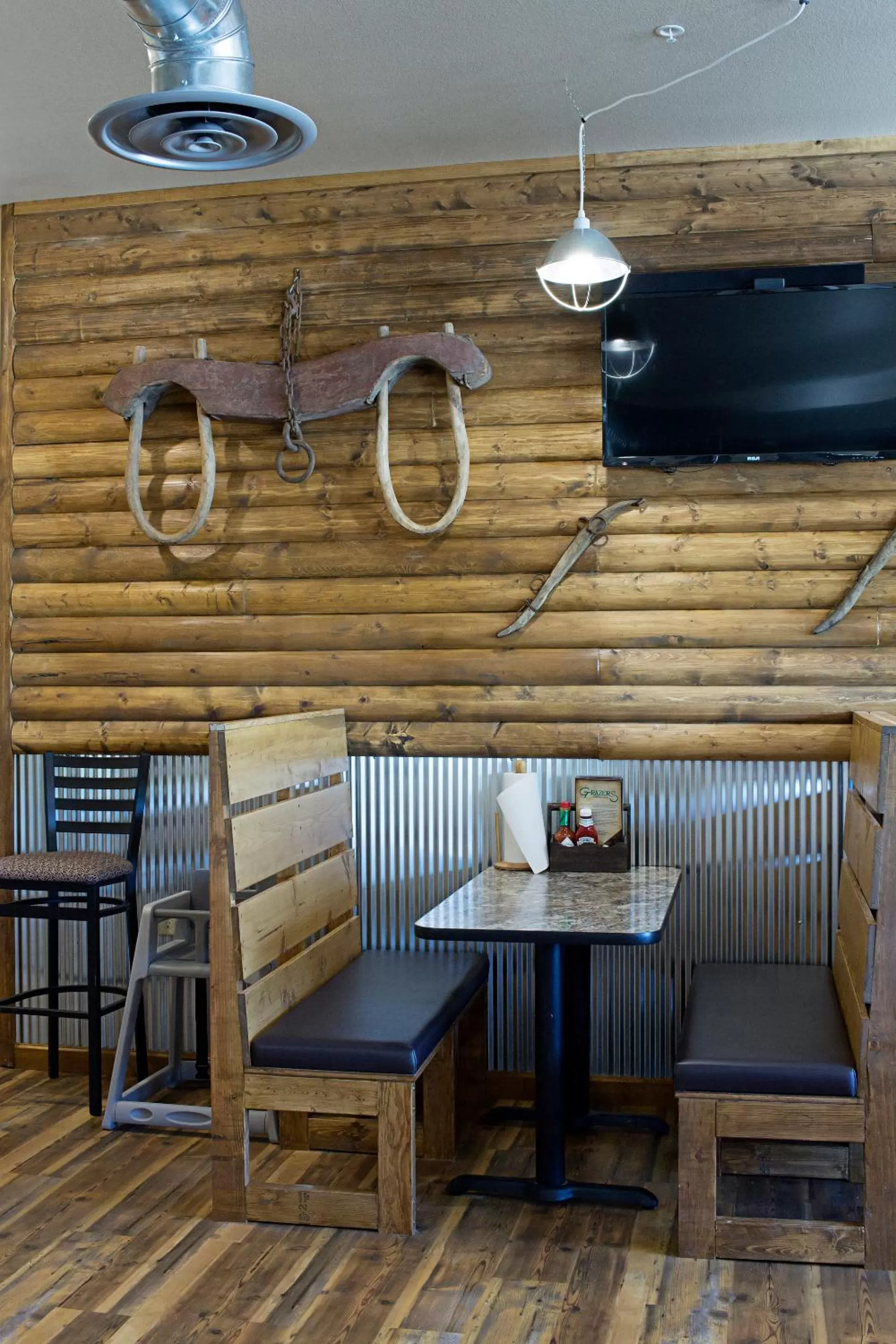 Restaurant/places to eat in Newcastle Lodge & Convention Center