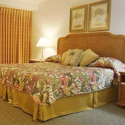 Photo of the whole room, Bed in Castaways Resort and Suites