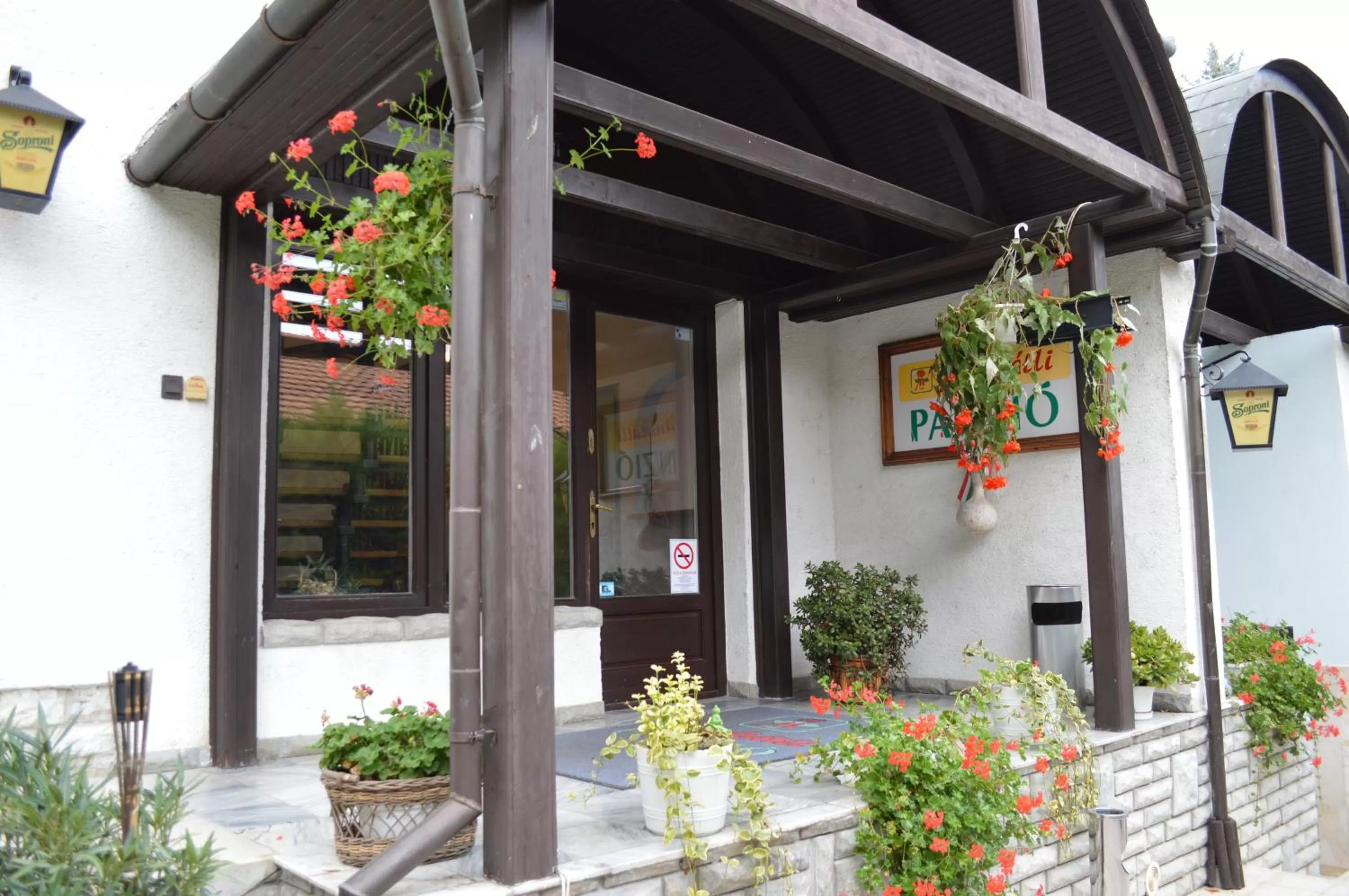 Facade/entrance in Muskátli Panzió