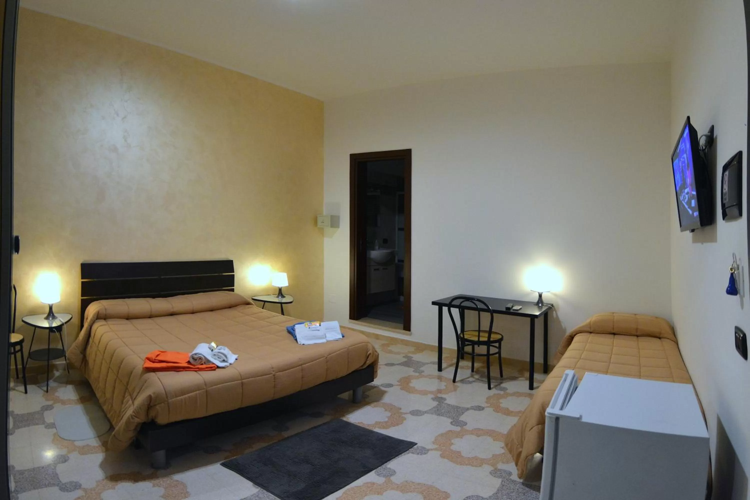 Photo of the whole room, Bed in Bed & breakfast "MAZZINI"