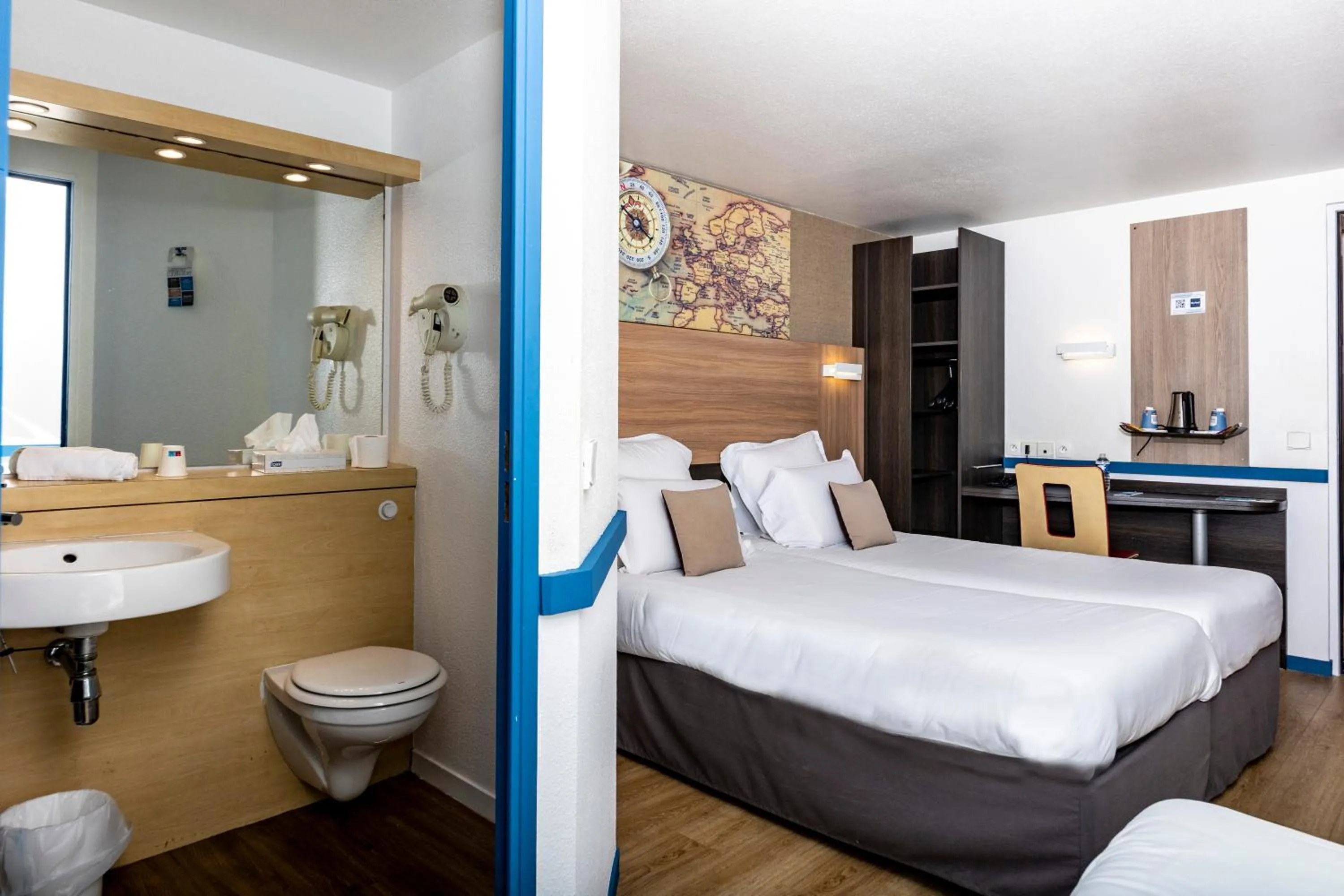 Bedroom in Kyriad Paris Ouest - Colombes