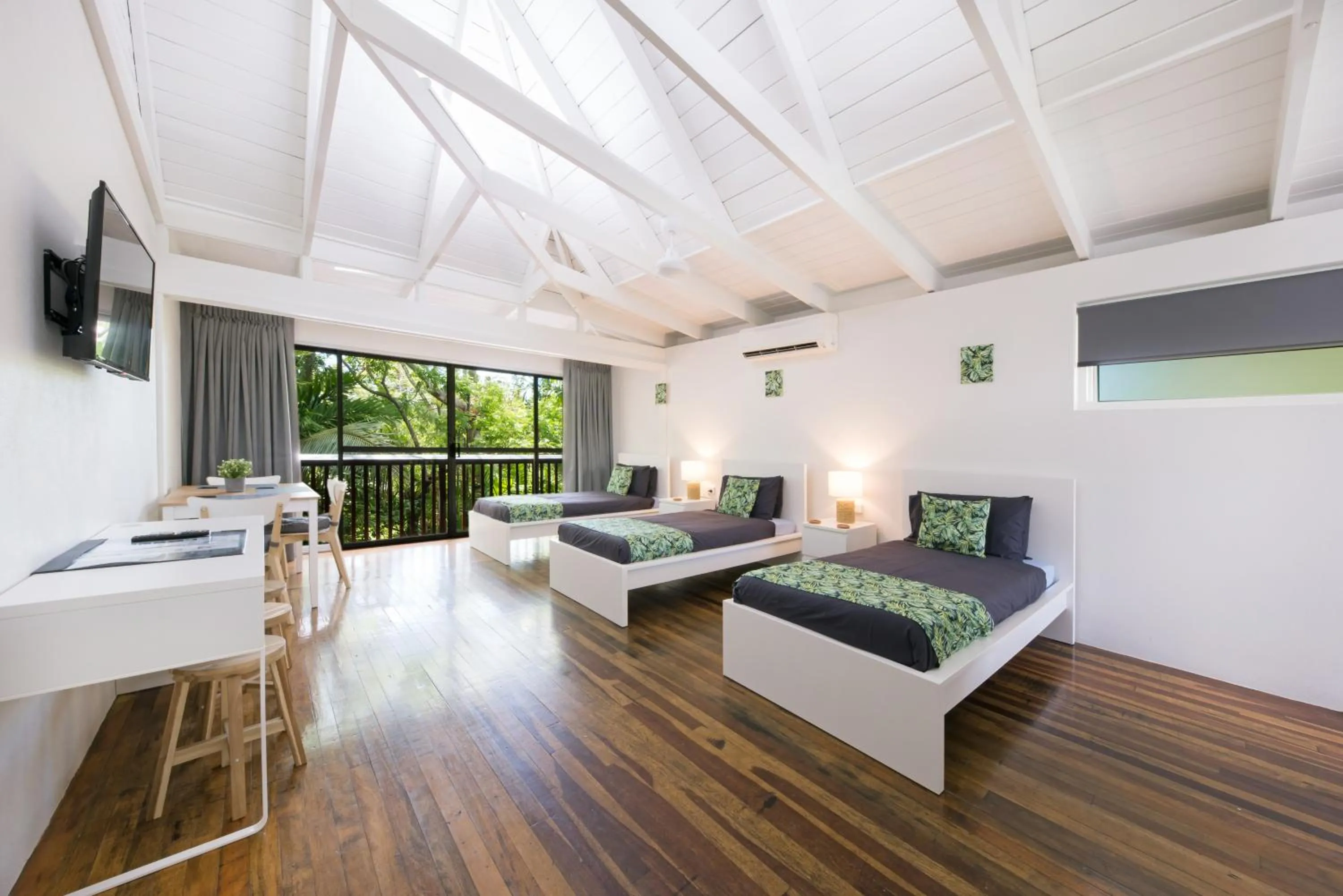 Bed in Airlie Beach Magnums - Adults Only