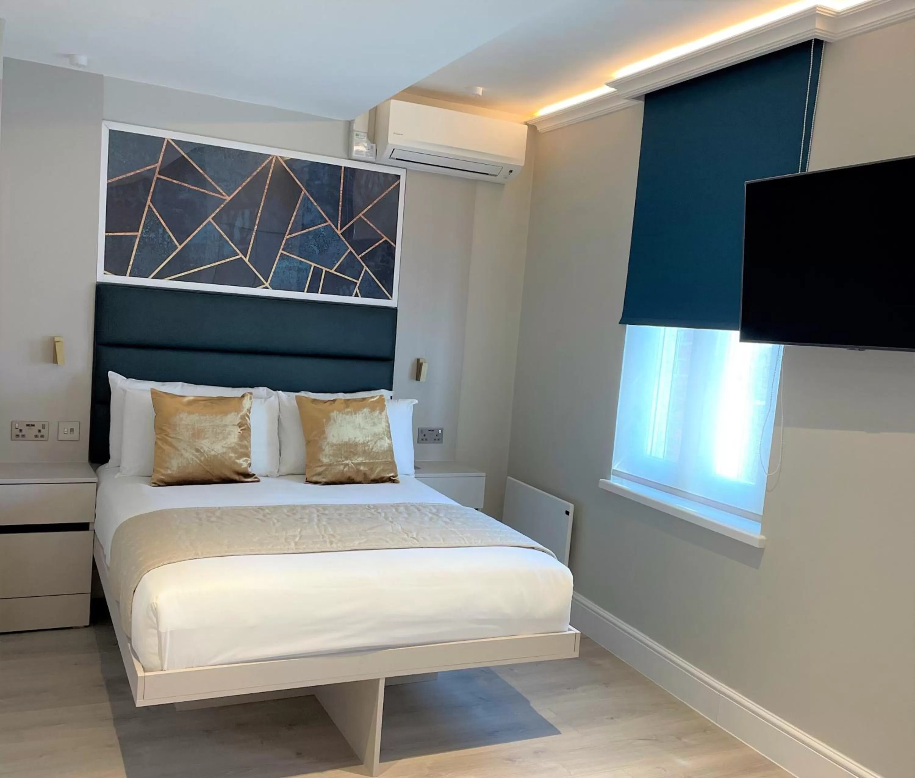 Photo of the whole room, Bed in 198 Studios