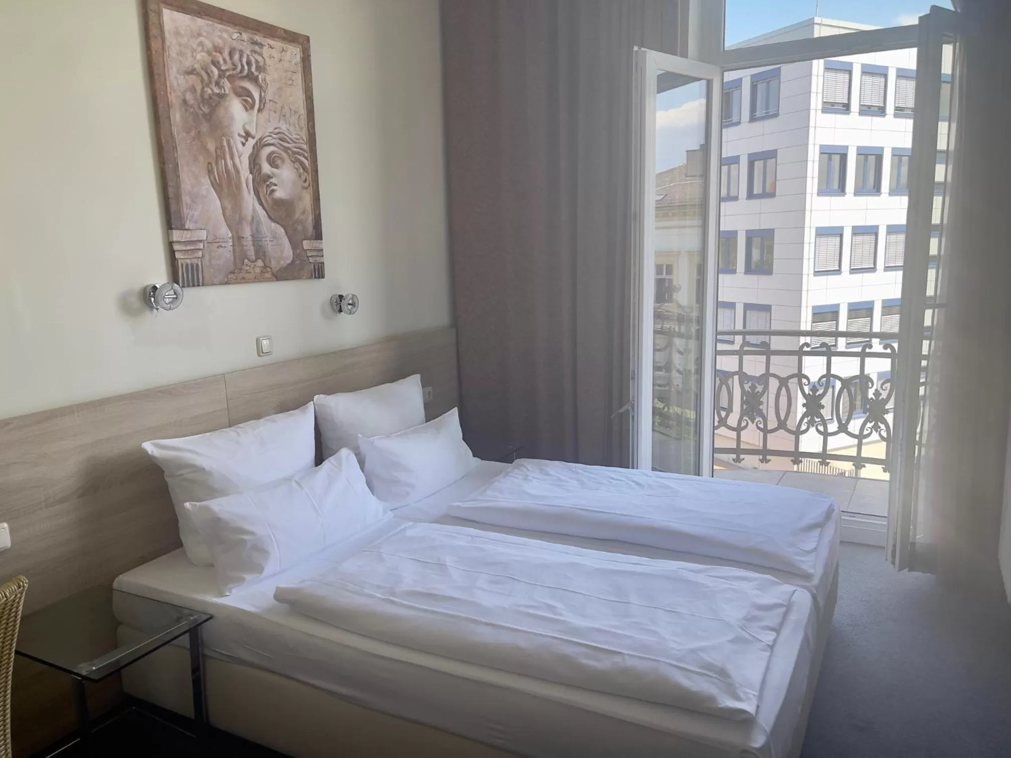 Photo of the whole room, Bed in Hotel Central