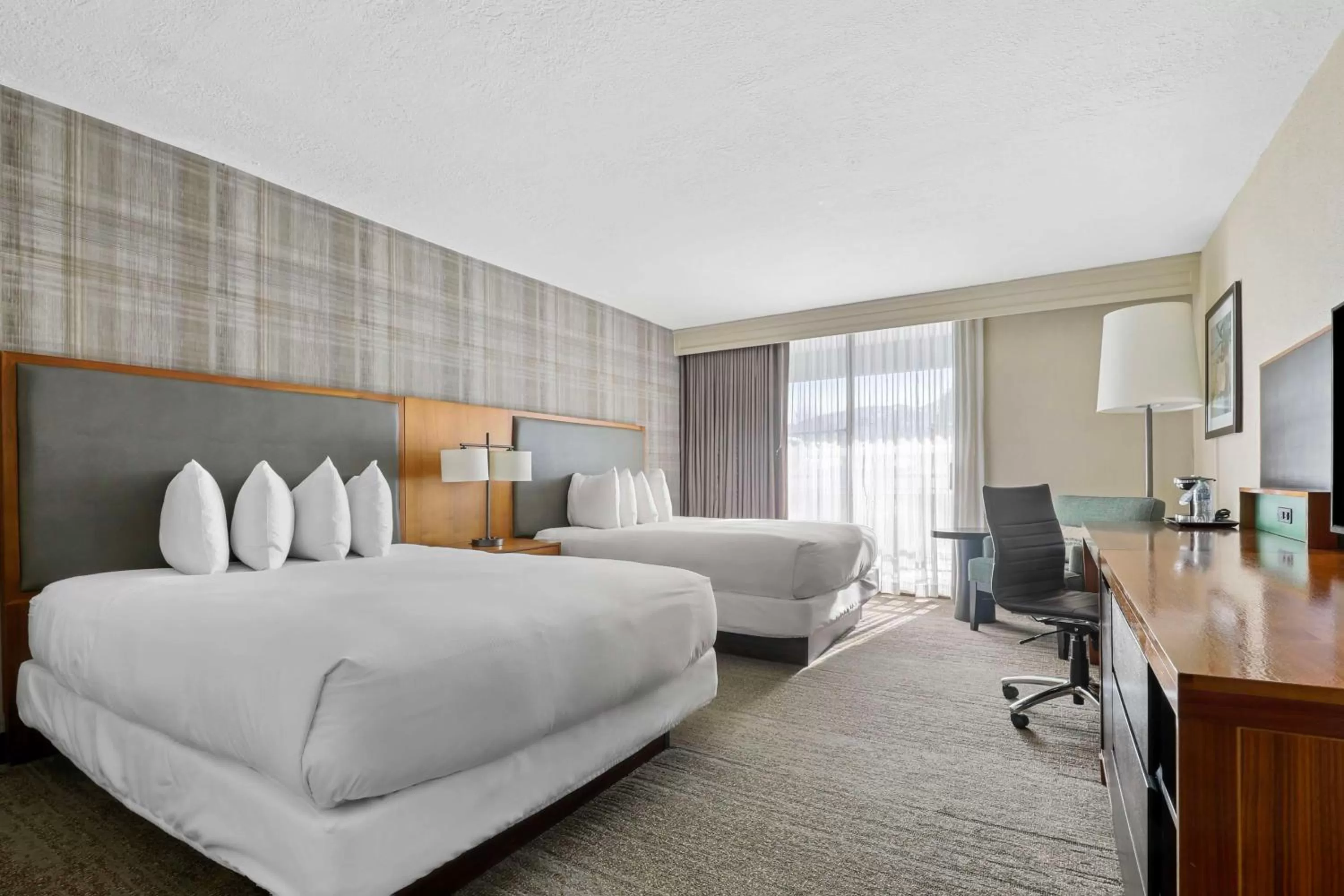 Bed in DoubleTree by Hilton Hotel Park City - The Yarrow