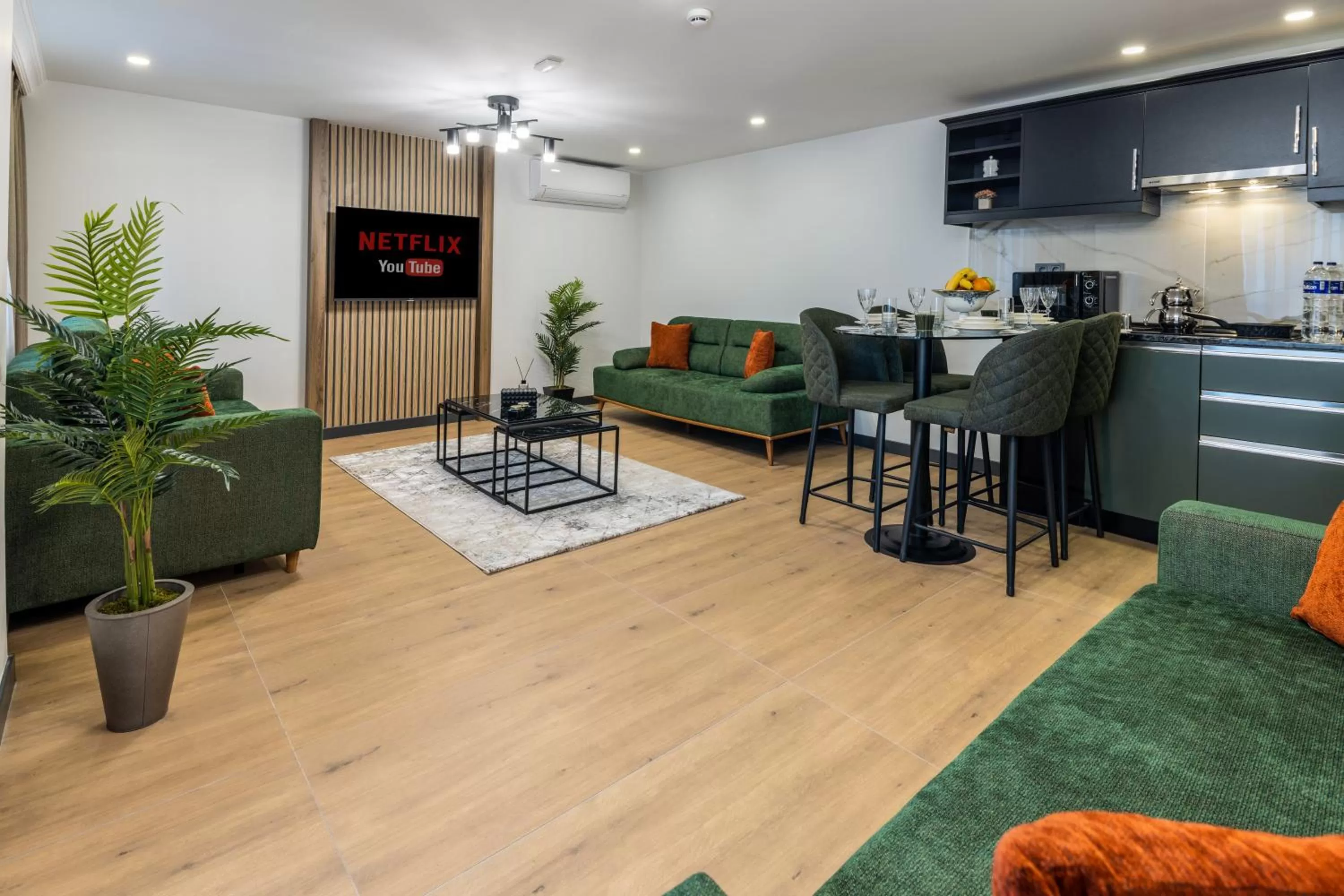 Communal lounge/ TV room in BayMari Suites City Life