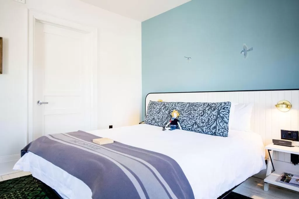 Bed in Drake Devonshire and Motor Inn