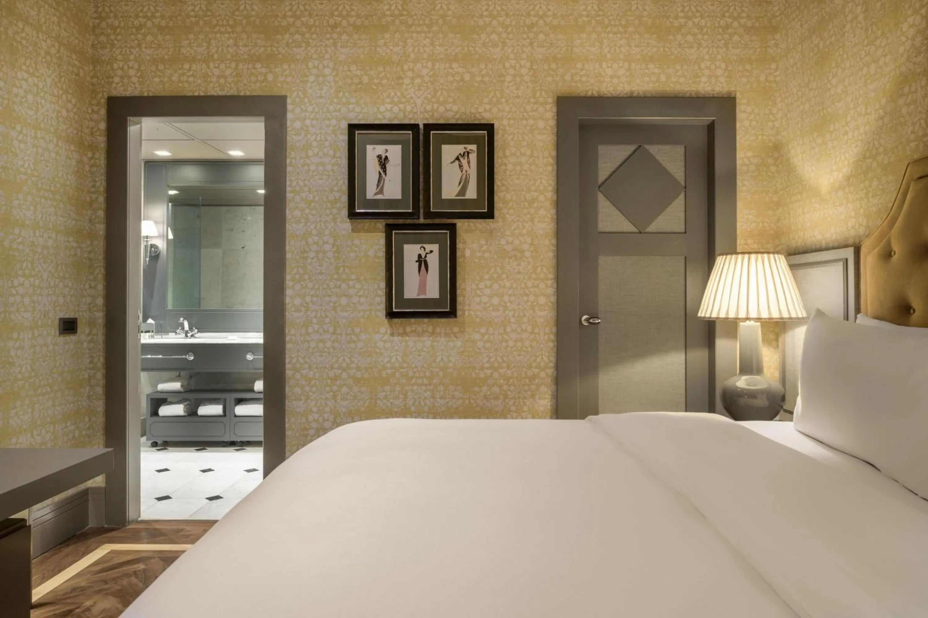 Photo of the whole room, Bed in Santo Mauro, a Luxury Collection Hotel, Madrid