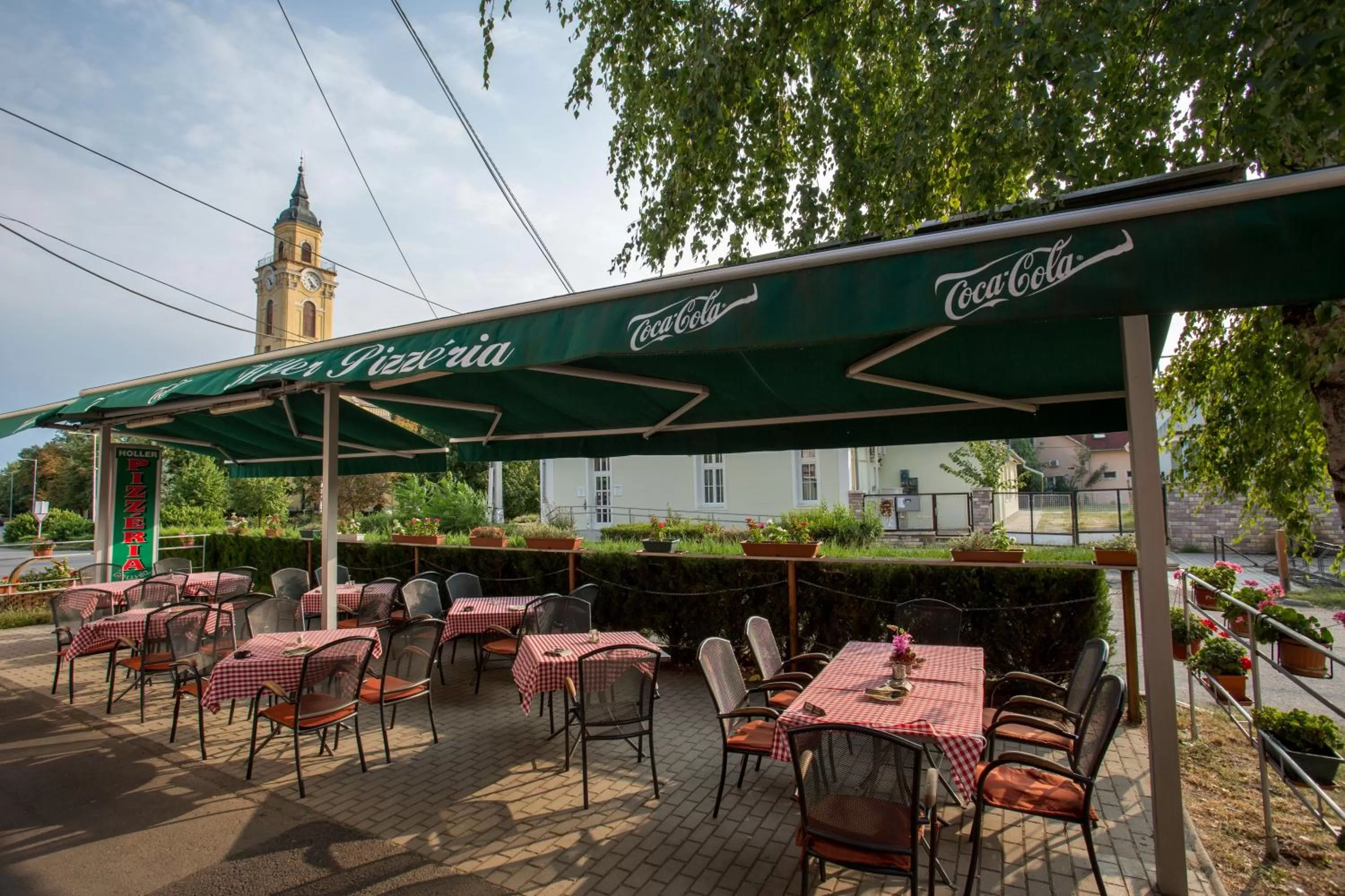 Garden, Restaurant/Places to Eat in Körös Panzió és Étterem