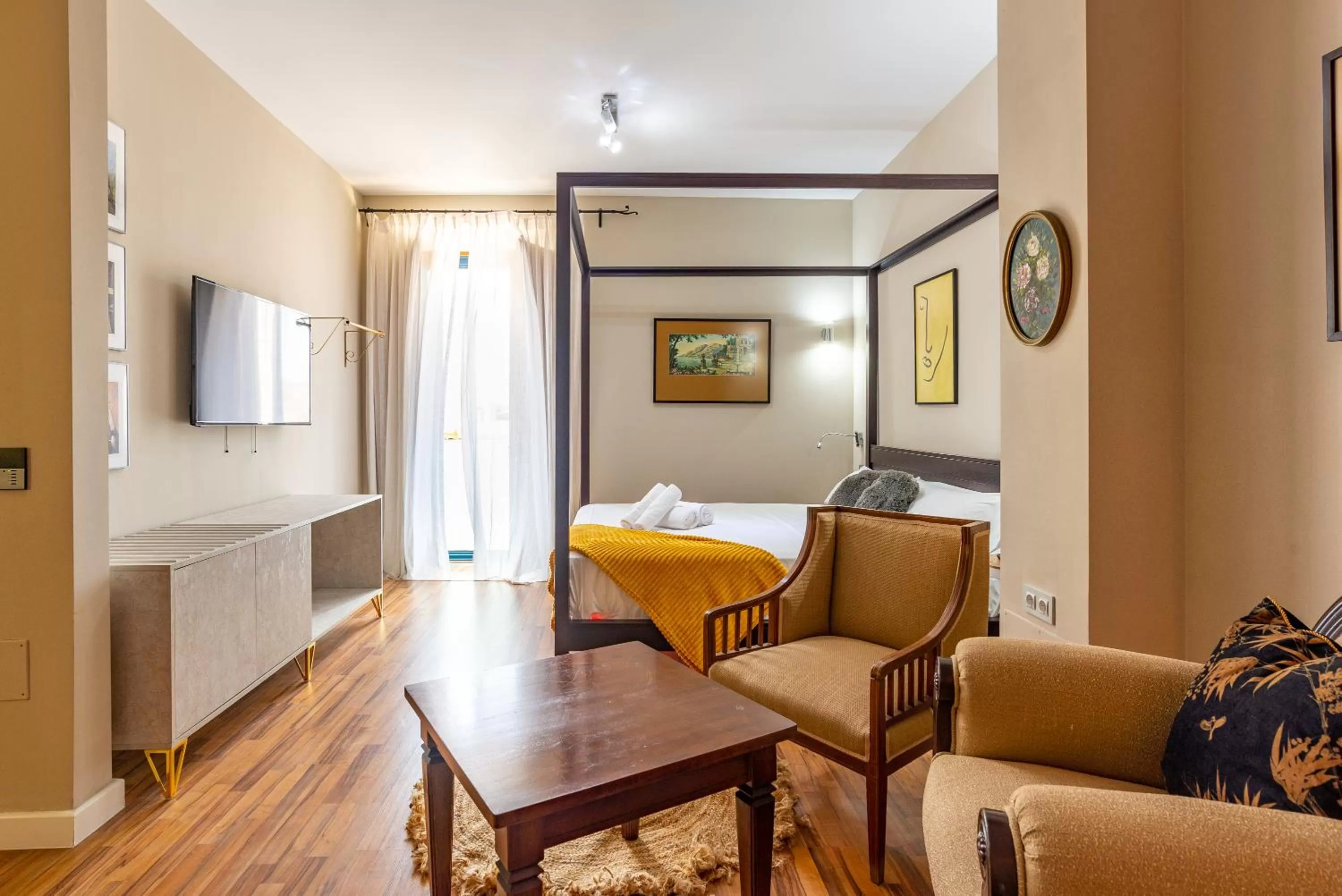 Photo of the whole room in Hotel Albaicín