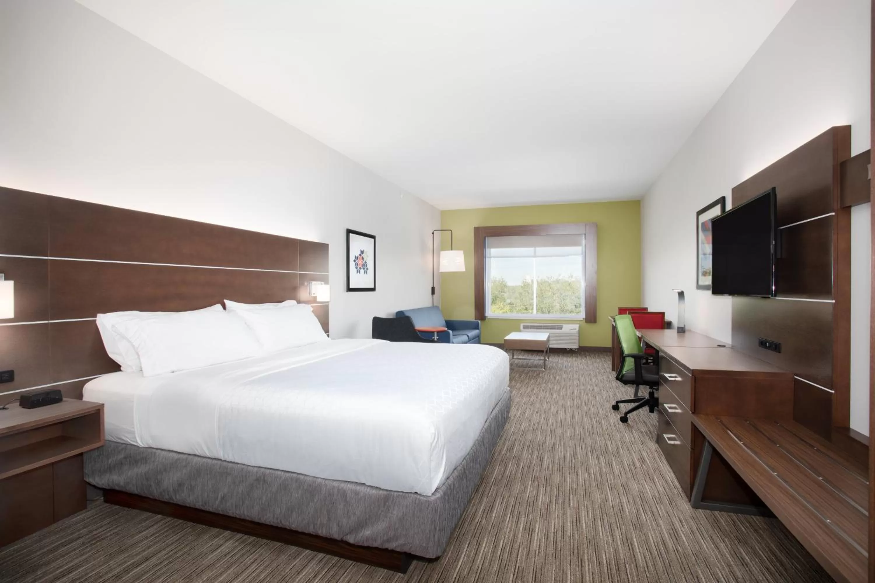 Photo of the whole room, Bed in Holiday Inn Express & Suites - Sterling by IHG