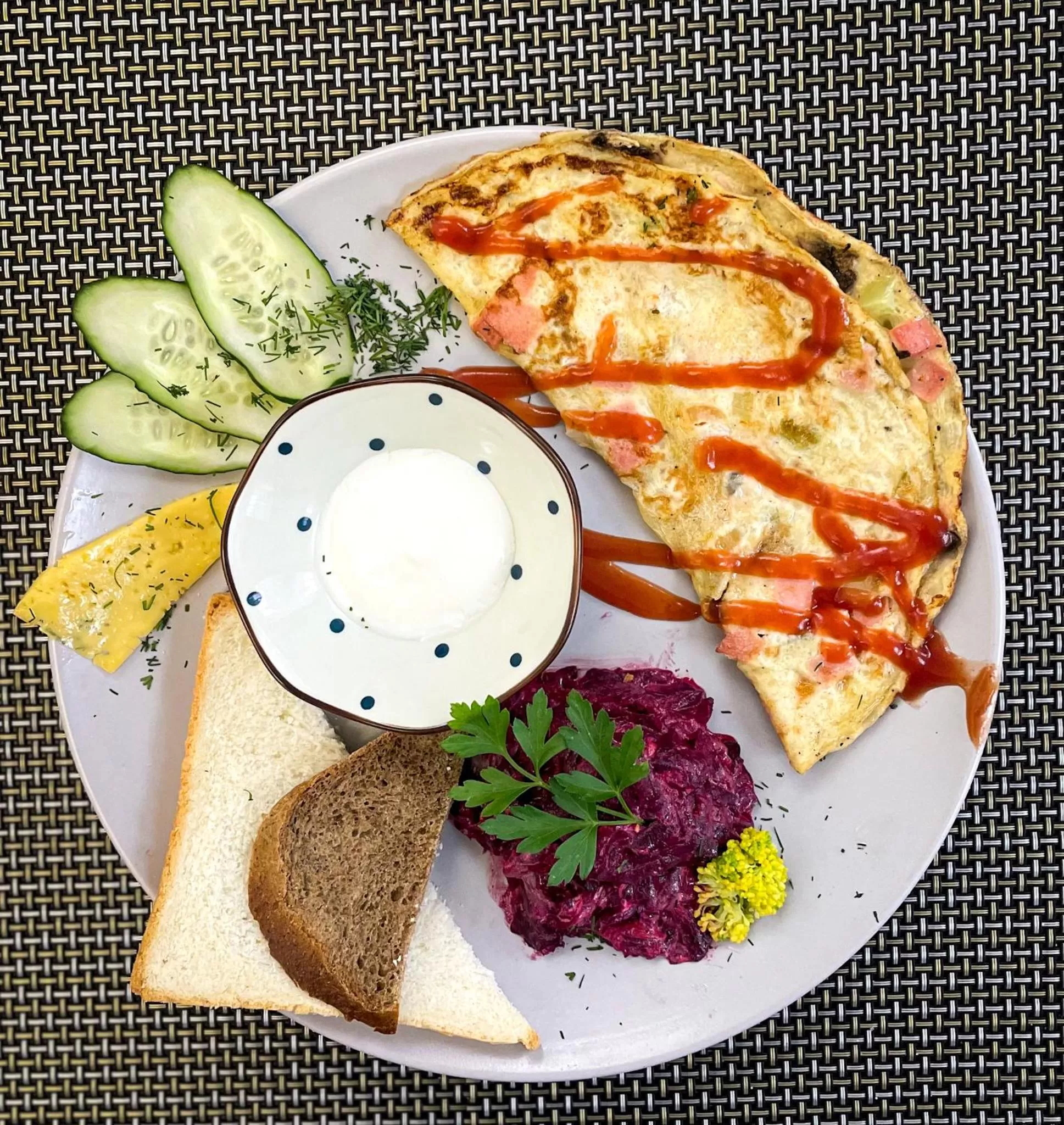 Breakfast in "Rush Hotel"