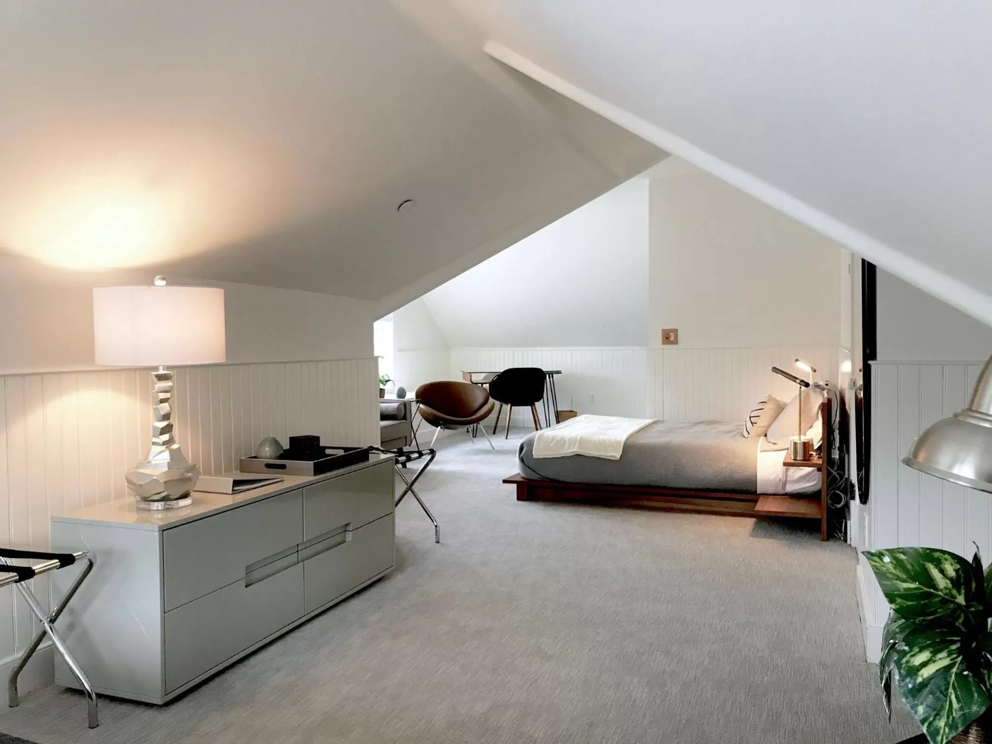 Bed in Hummingbird Inn